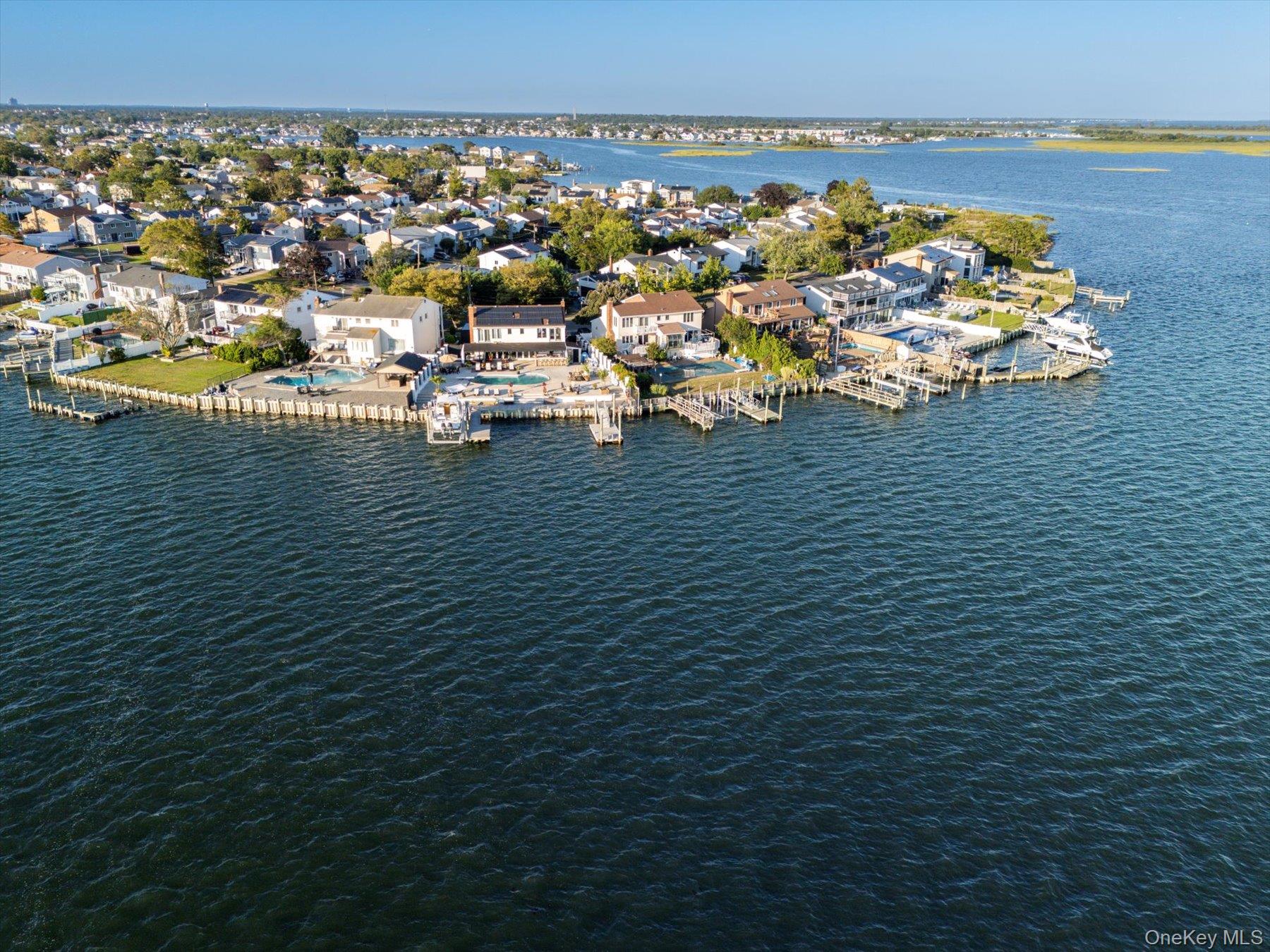 #2 photo, 3600 Bertha Drive, ナッソー郡 Baldwin Harbor , NY 11510