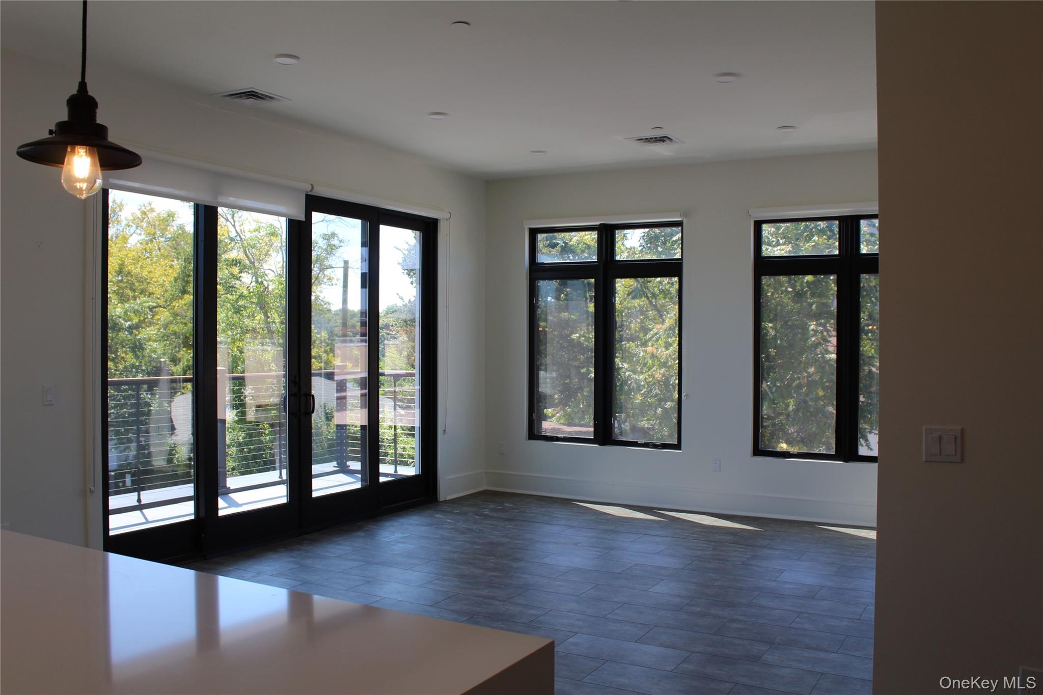 #4 photo, 331 E Main Street, サフォーク郡 Riverhead , NY 11901