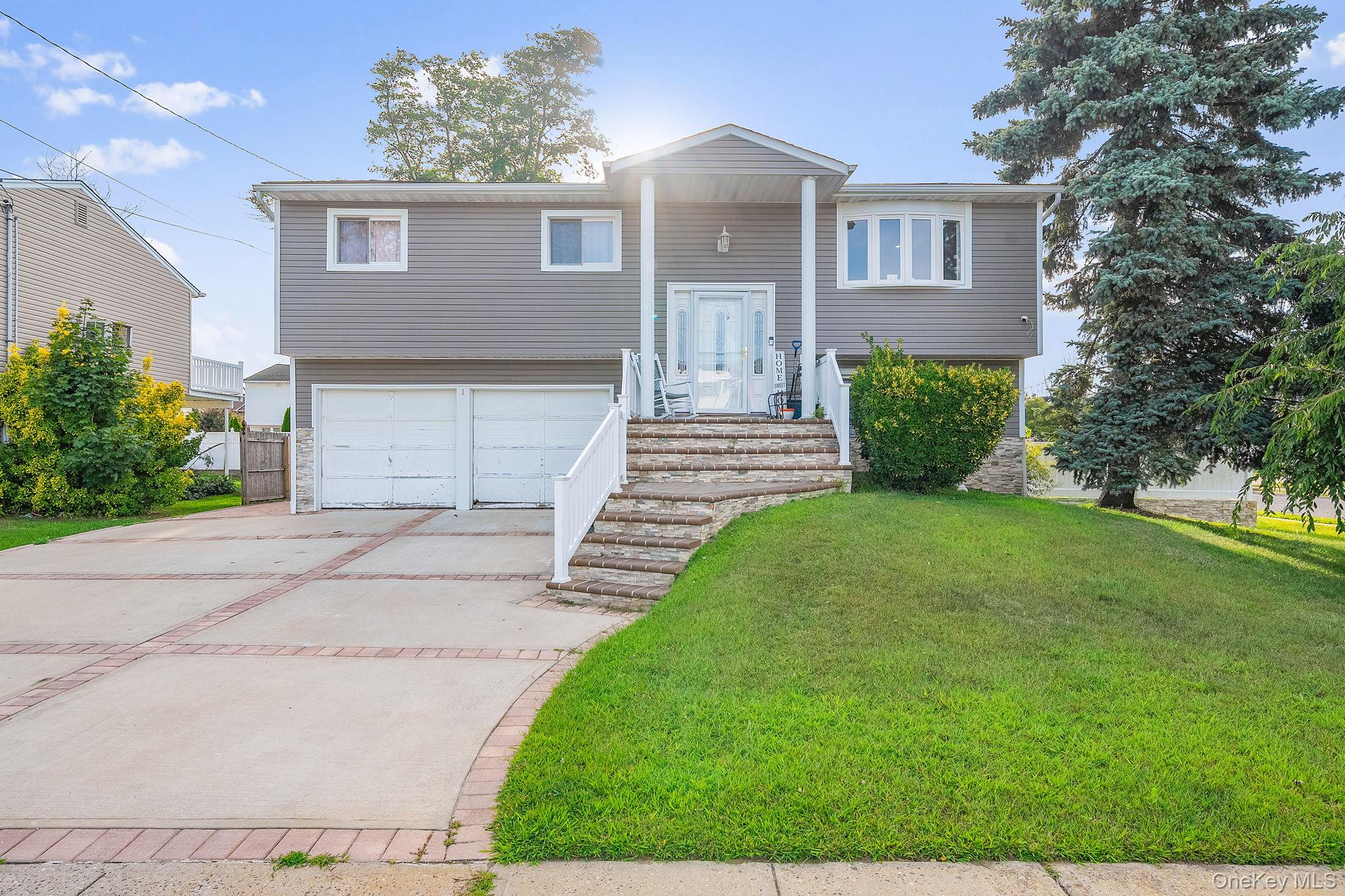 #1 photo, 1 Ozone Place, ナッソー郡 Massapequa , NY 11758