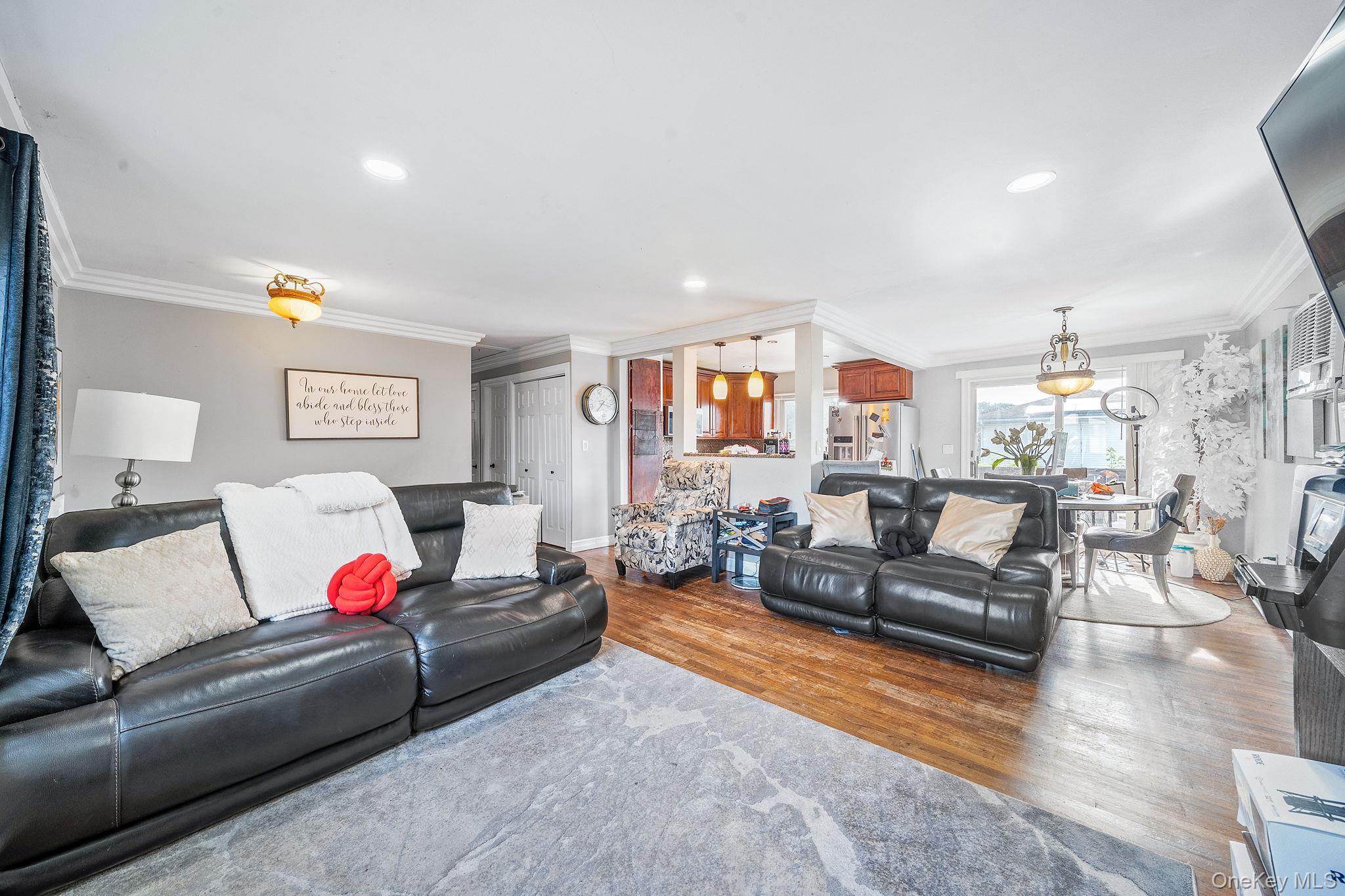 #4 photo, 1 Ozone Place, ナッソー郡 Massapequa , NY 11758