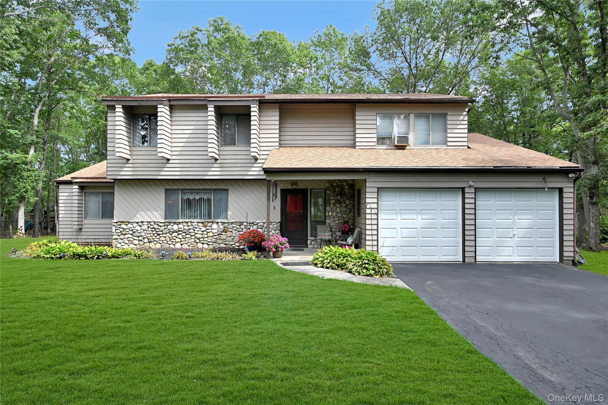 #1 photo, 15 Hastings Drive, サフォーク郡 Ridge , NY 11961