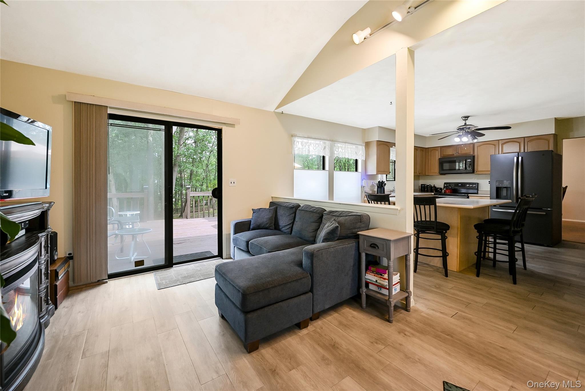 #13 photo, 15 Hastings Drive, サフォーク郡 Ridge , NY 11961