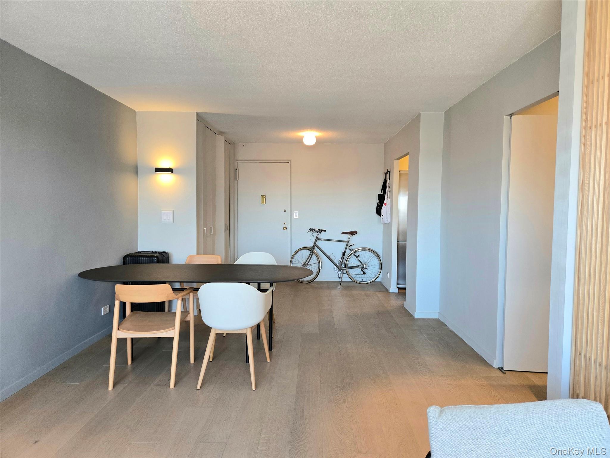 #15 photo, 70-31 108th Street, クイーンズ区 Forest Hills , NY 11375