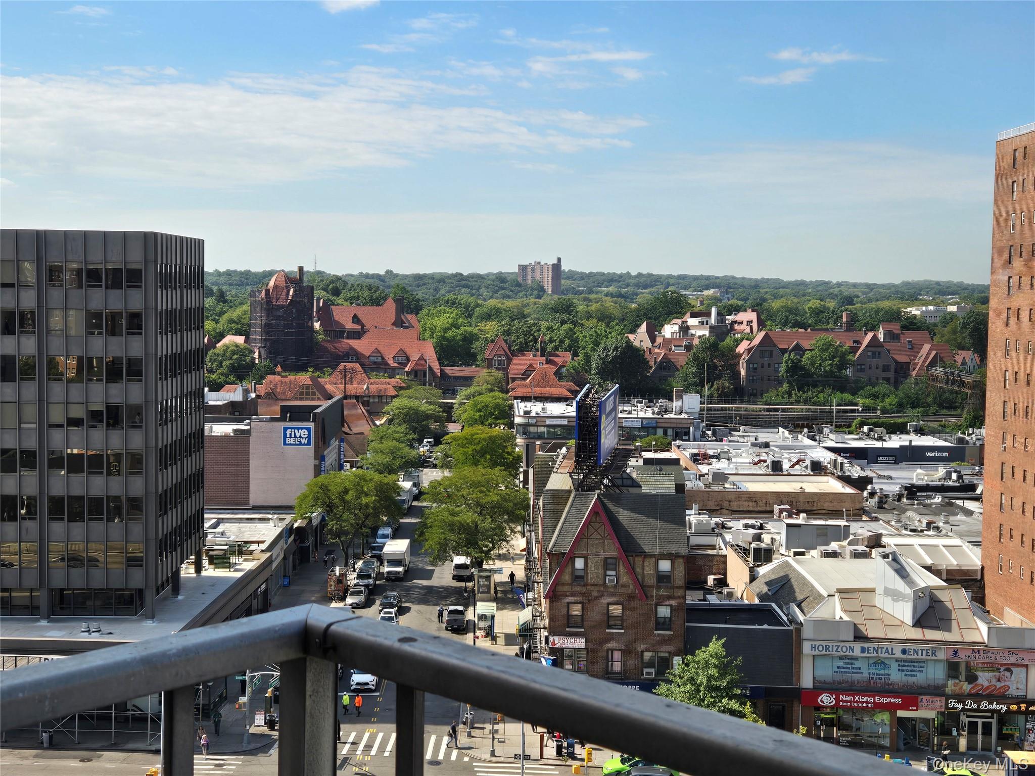 #19 photo, 70-31 108th Street, クイーンズ区 Forest Hills , NY 11375