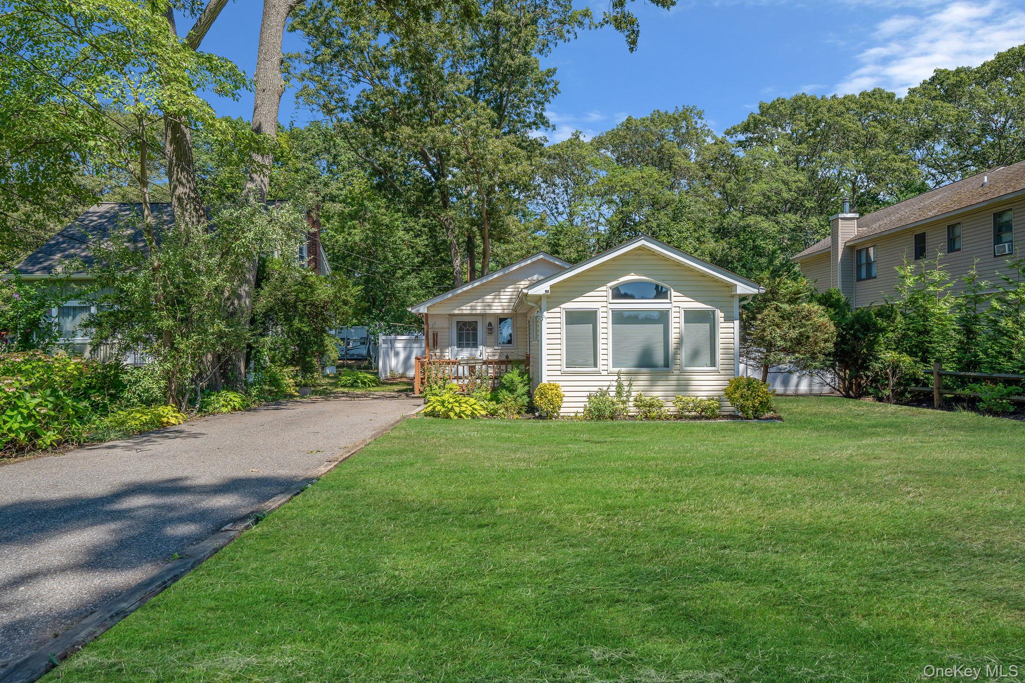 #1 photo, 33 Wylde Road, Mount Sinai , NY 11766