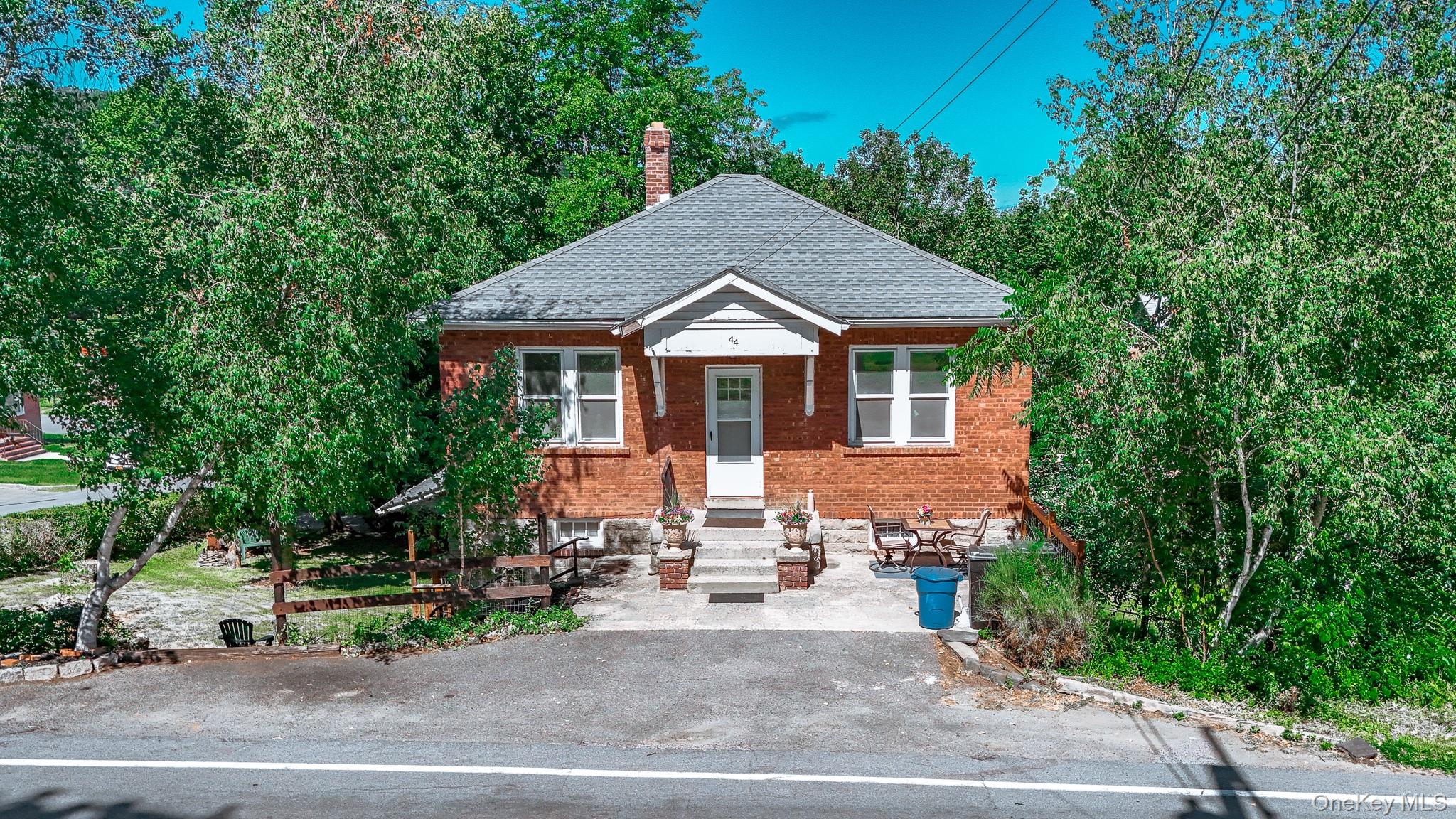 #2 photo, 44 Cedar Avenue, New Windsor , NY 12553