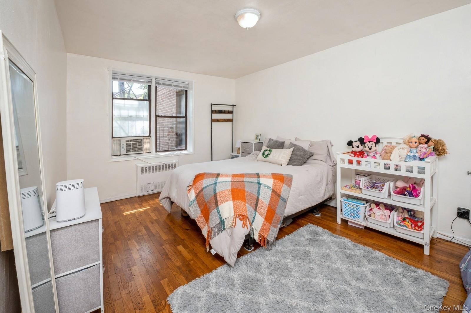 #8 photo, 678 Warburton Avenue, Yonkers , NY 10701