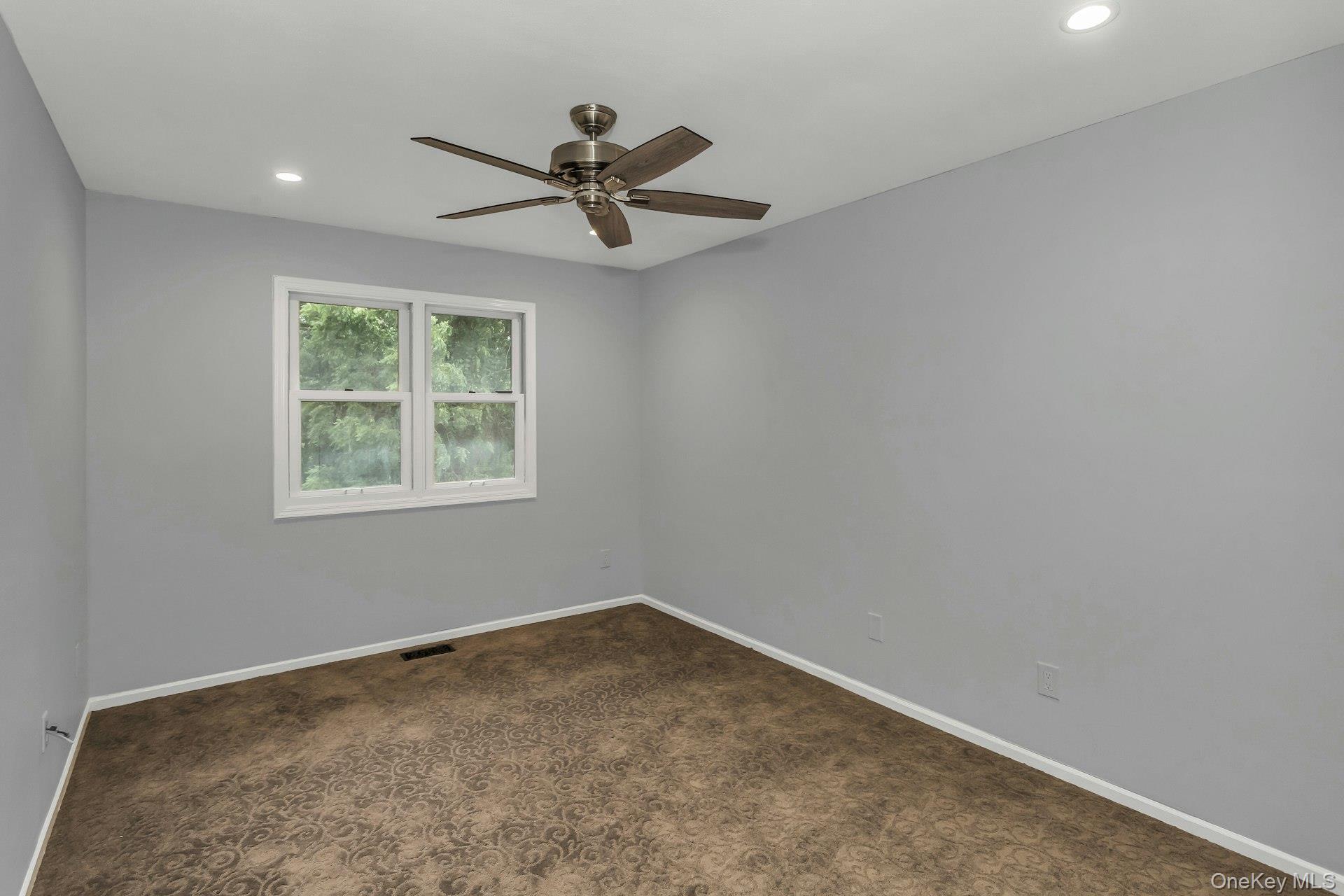 #13 photo, 159 Alicia Drive, サフォーク郡 North Babylon , NY 11703