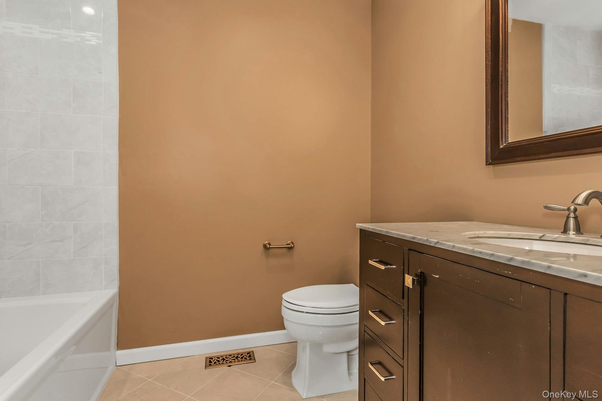 #15 photo, 159 Alicia Drive, サフォーク郡 North Babylon , NY 11703