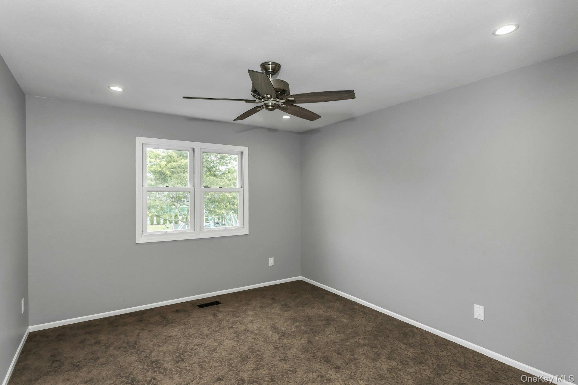 #16 photo, 159 Alicia Drive, サフォーク郡 North Babylon , NY 11703