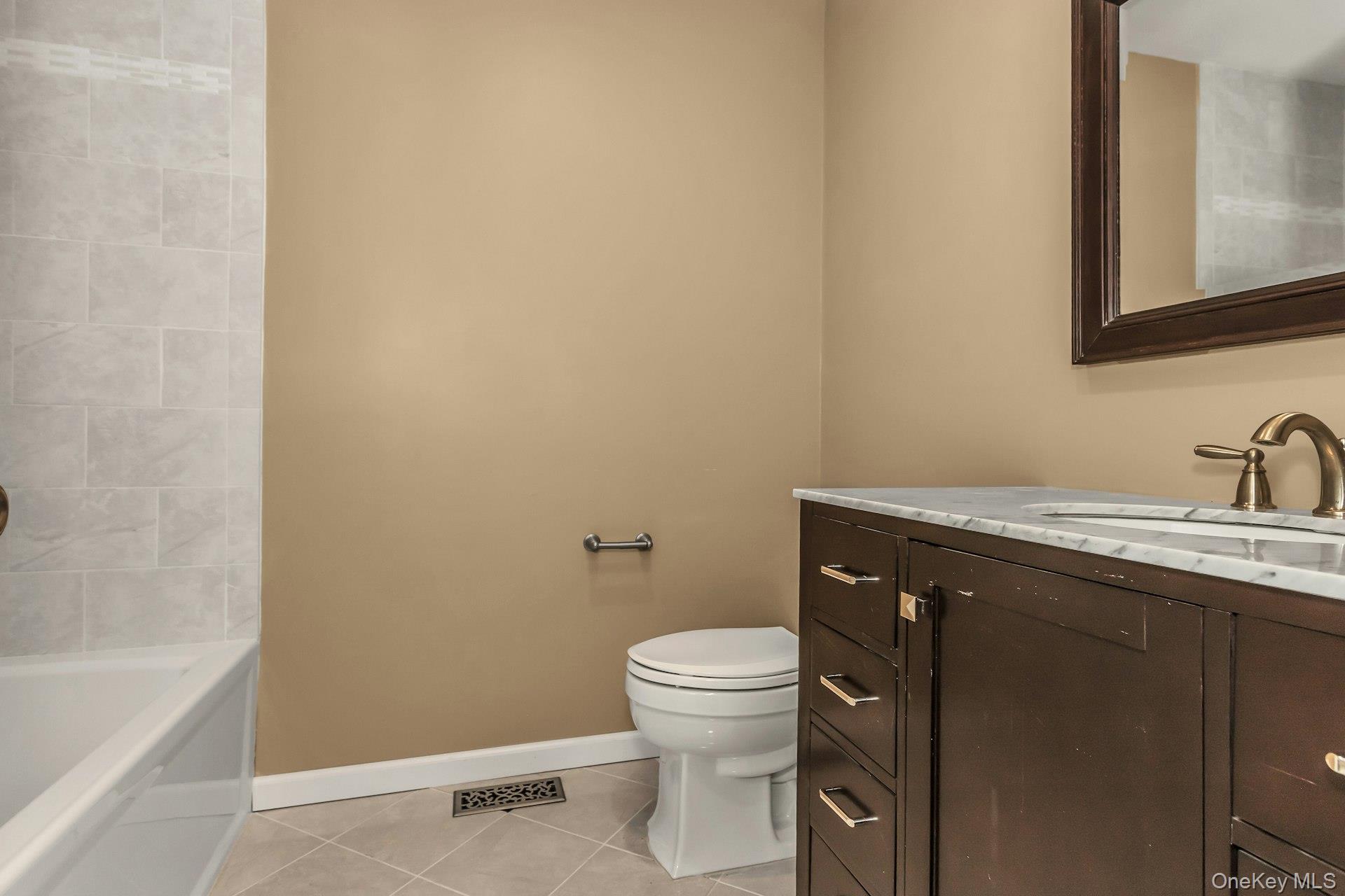 #8 photo, 159 Alicia Drive, サフォーク郡 North Babylon , NY 11703