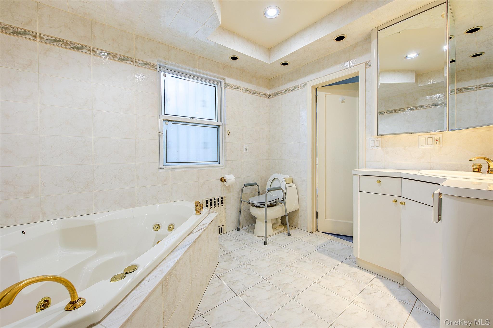 #16 photo, 135-40 78th Road, クイーンズ区 Kew Garden Hills , NY 11367