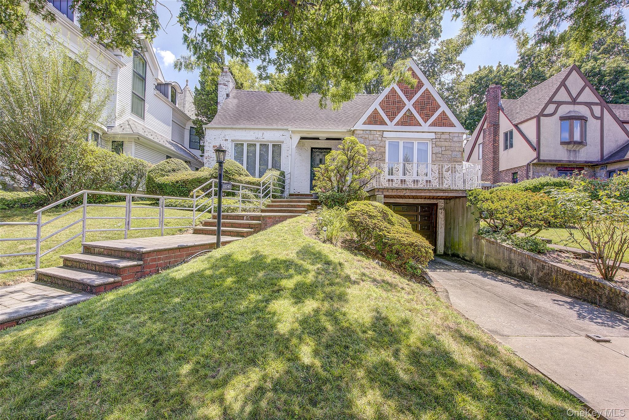 #2 photo, 135-40 78th Road, クイーンズ区 Kew Garden Hills , NY 11367