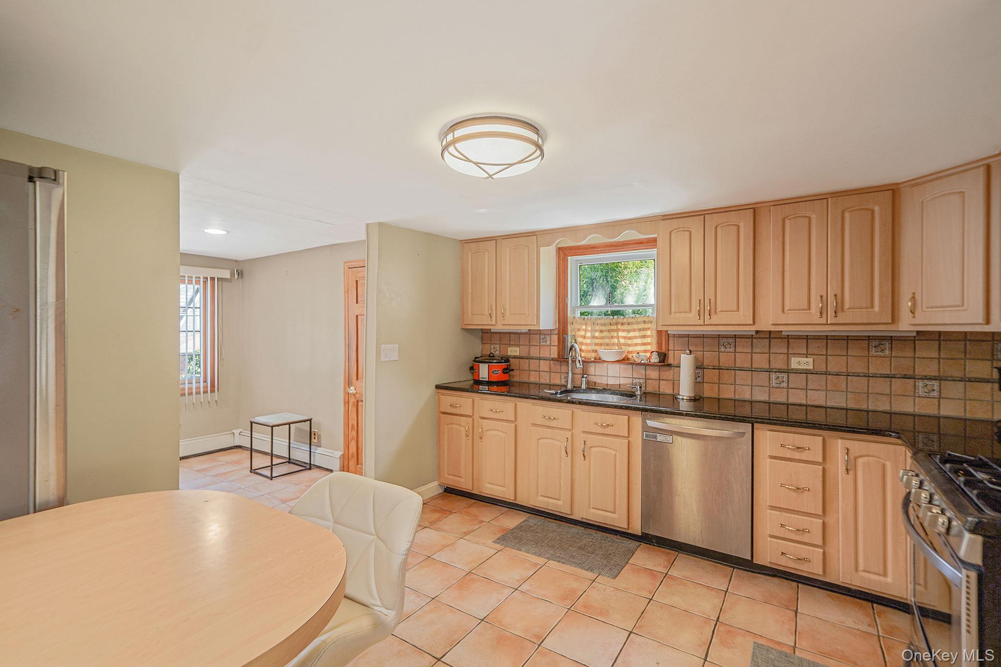 #4 photo, 40 Valentine Avenue, ナッソー郡 Glen Cove , NY 11542