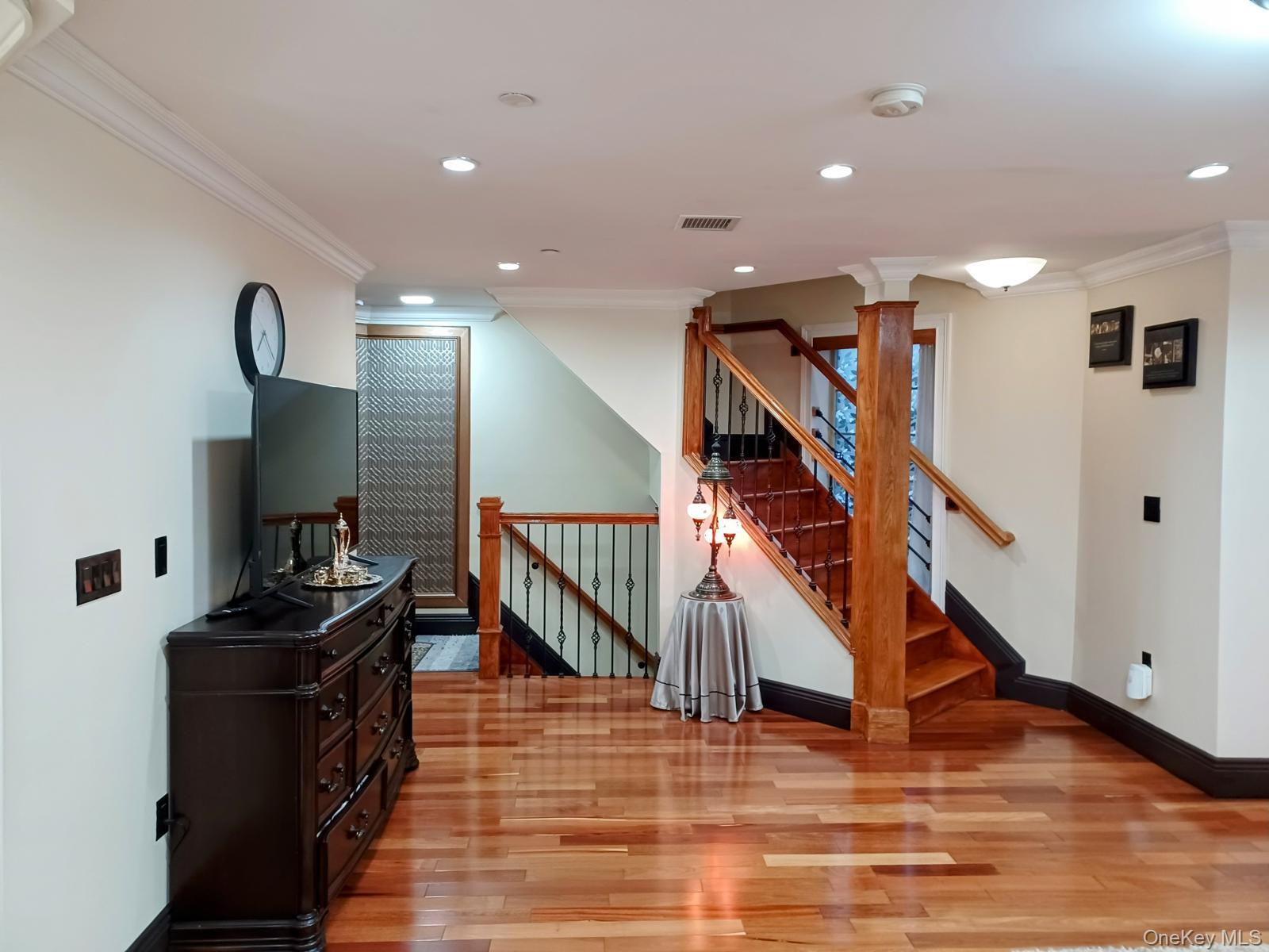 #10 photo, 127-22 Kew Gardens Road, クイーンズ区 Kew Gardens , NY 11415