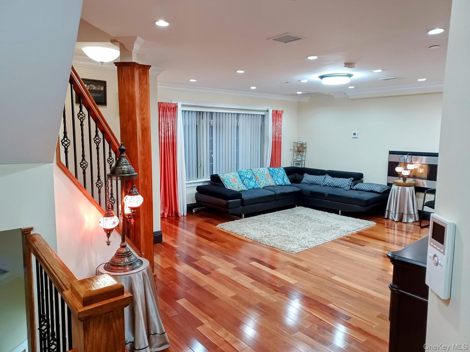 #13 photo, 127-22 Kew Gardens Road, クイーンズ区 Kew Gardens , NY 11415