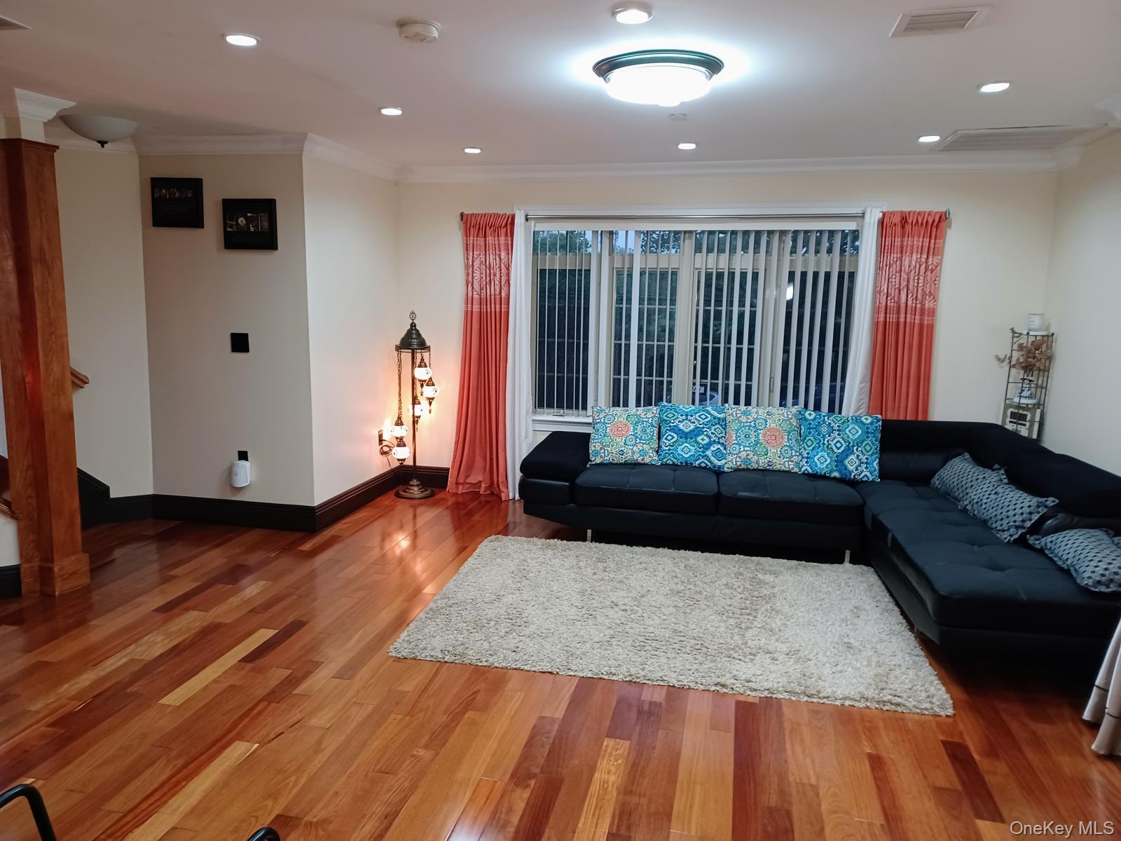 #9 photo, 127-22 Kew Gardens Road, クイーンズ区 Kew Gardens , NY 11415