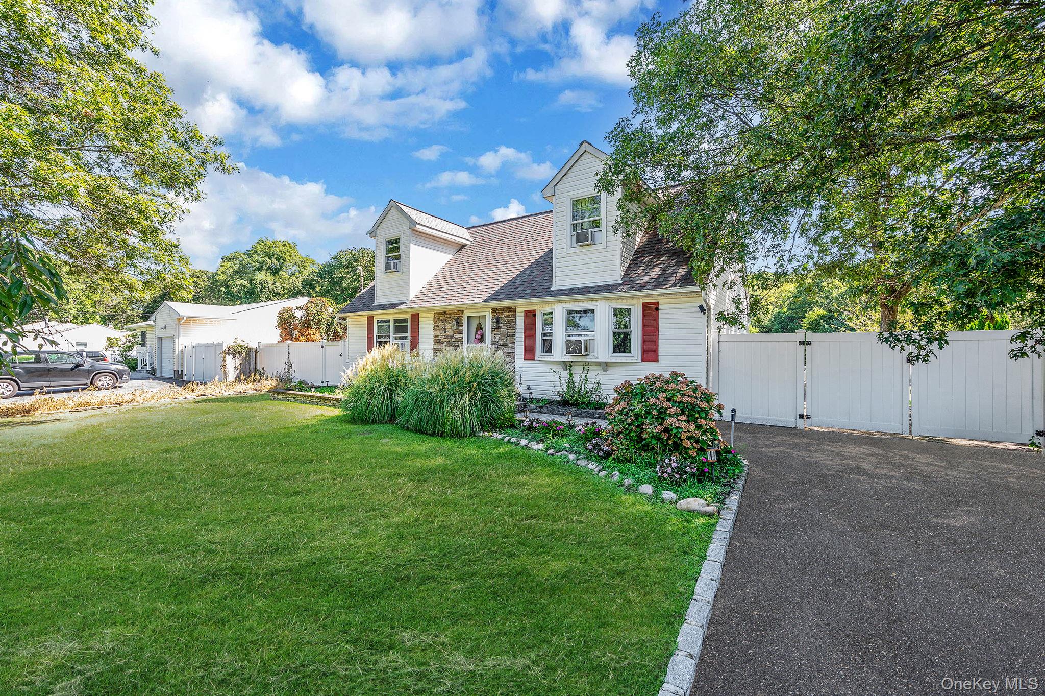 #2 photo, 117 N Coleman Road, サフォーク郡 Centereach , NY 11720