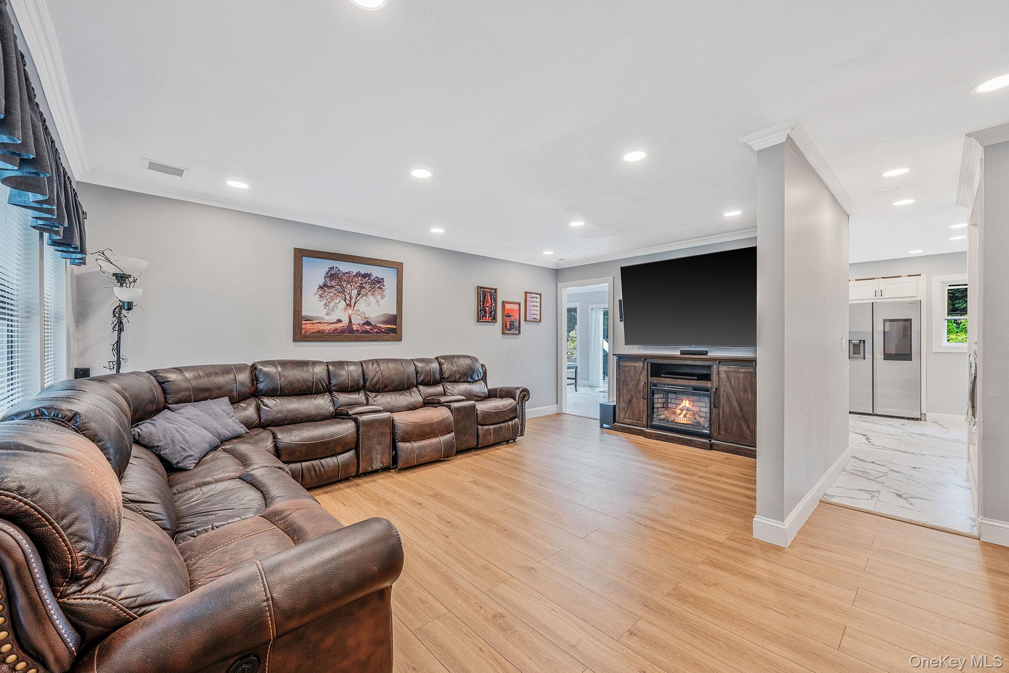 #4 photo, 5 Hastings Drive, サフォーク郡 Ridge , NY 11961