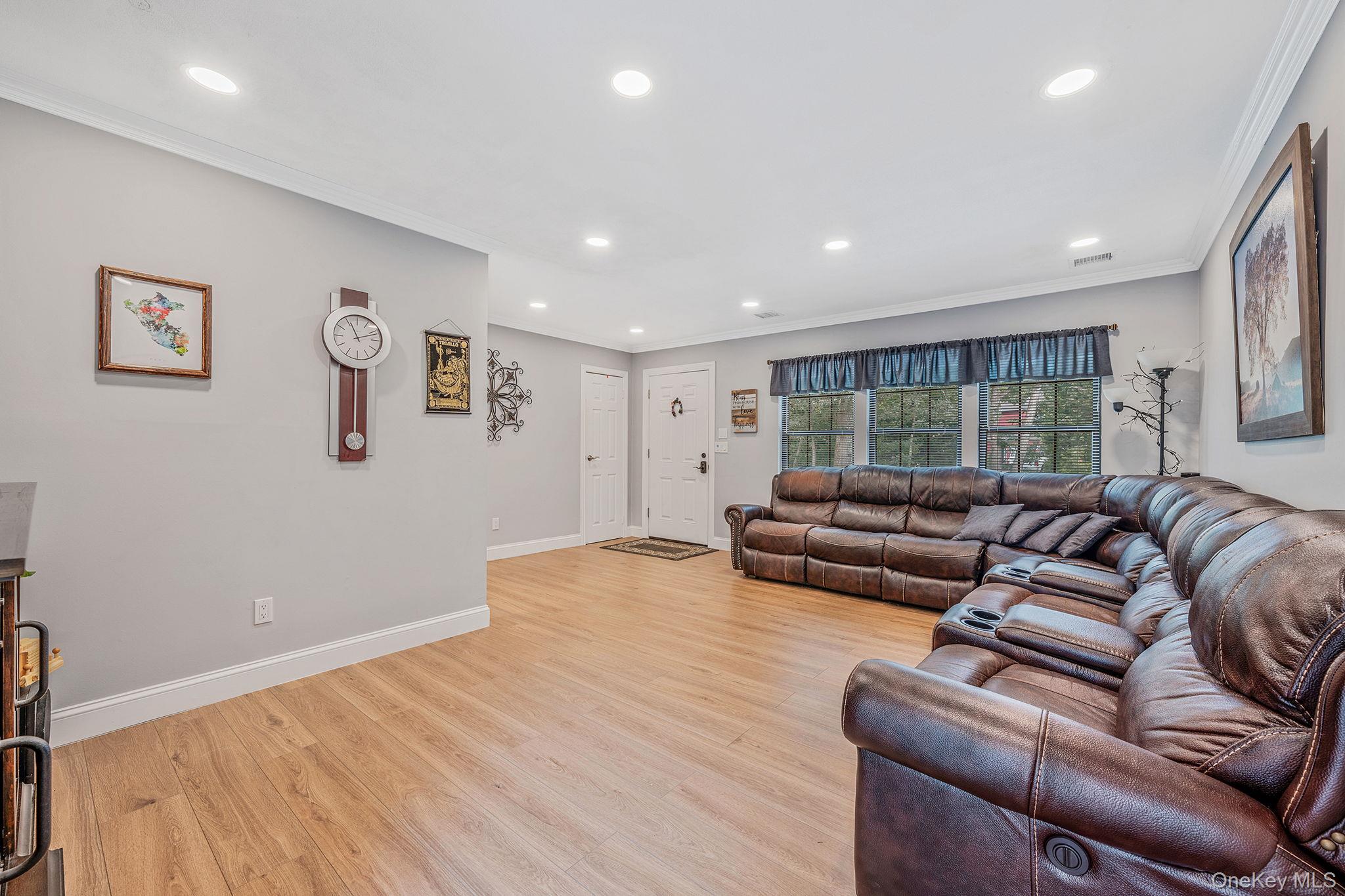 #5 photo, 5 Hastings Drive, サフォーク郡 Ridge , NY 11961