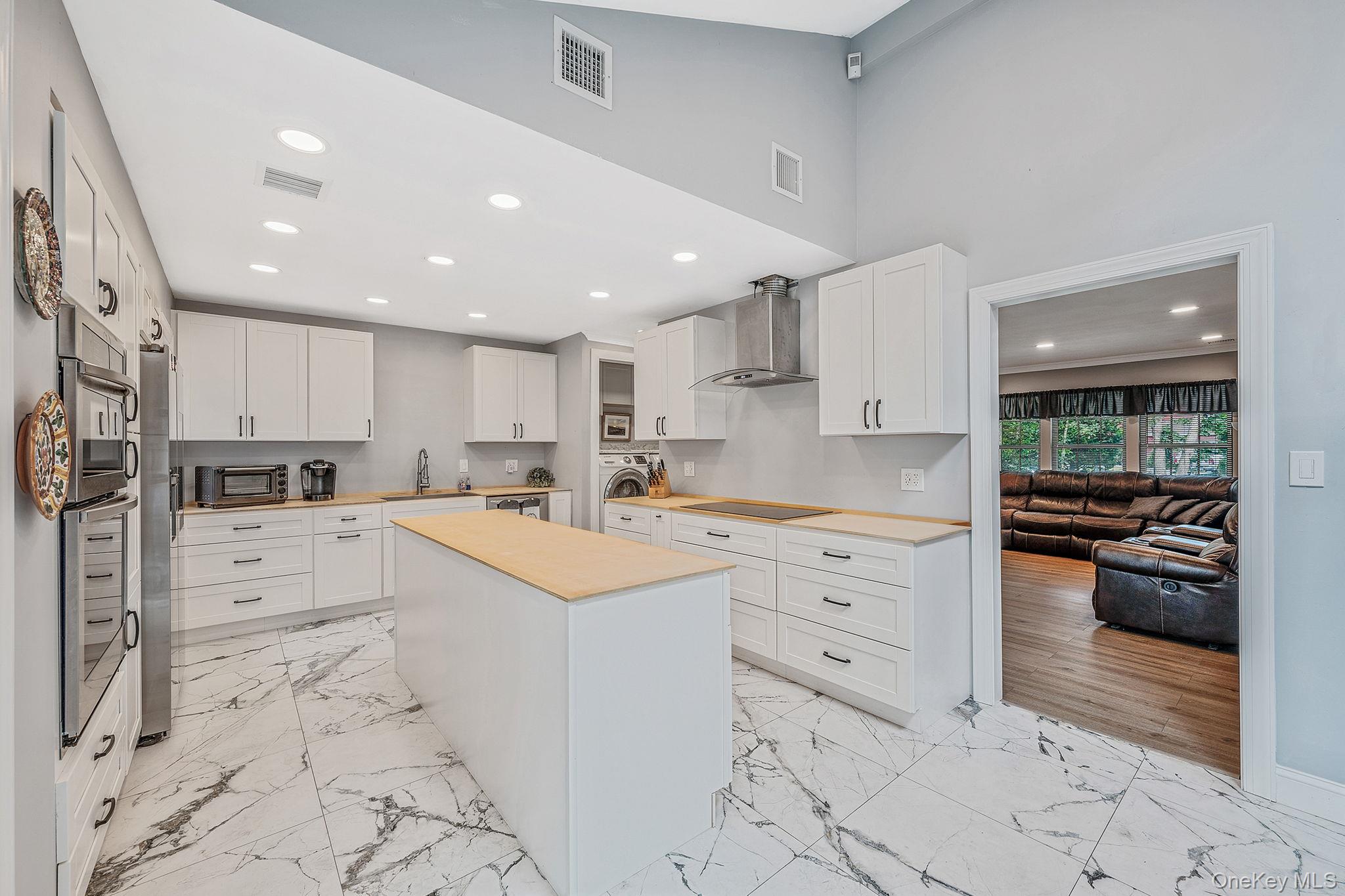 #7 photo, 5 Hastings Drive, サフォーク郡 Ridge , NY 11961