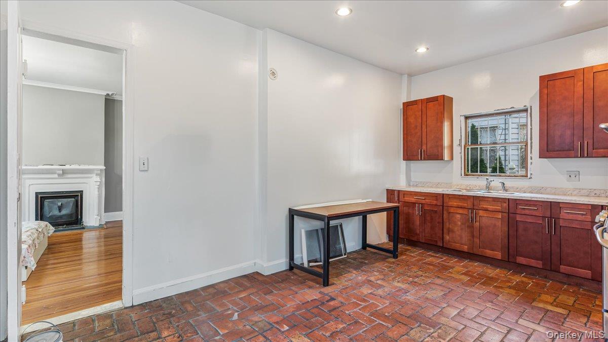 #10 photo, 84-21 120th Street, クイーンズ区 Kew Gardens , NY 11415