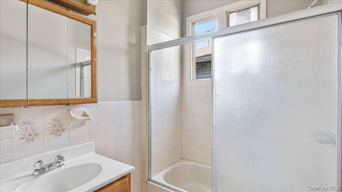 #20 photo, 84-21 120th Street, クイーンズ区 Kew Gardens , NY 11415