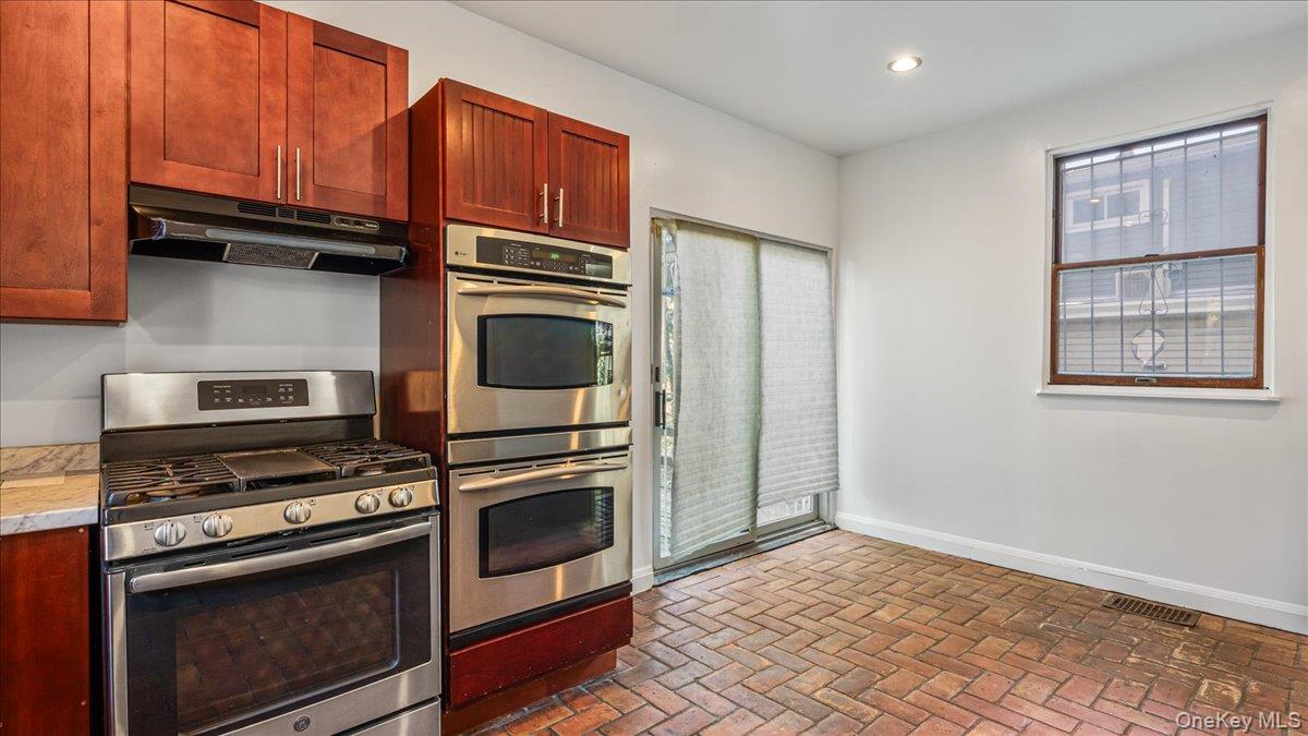 #9 photo, 84-21 120th Street, クイーンズ区 Kew Gardens , NY 11415