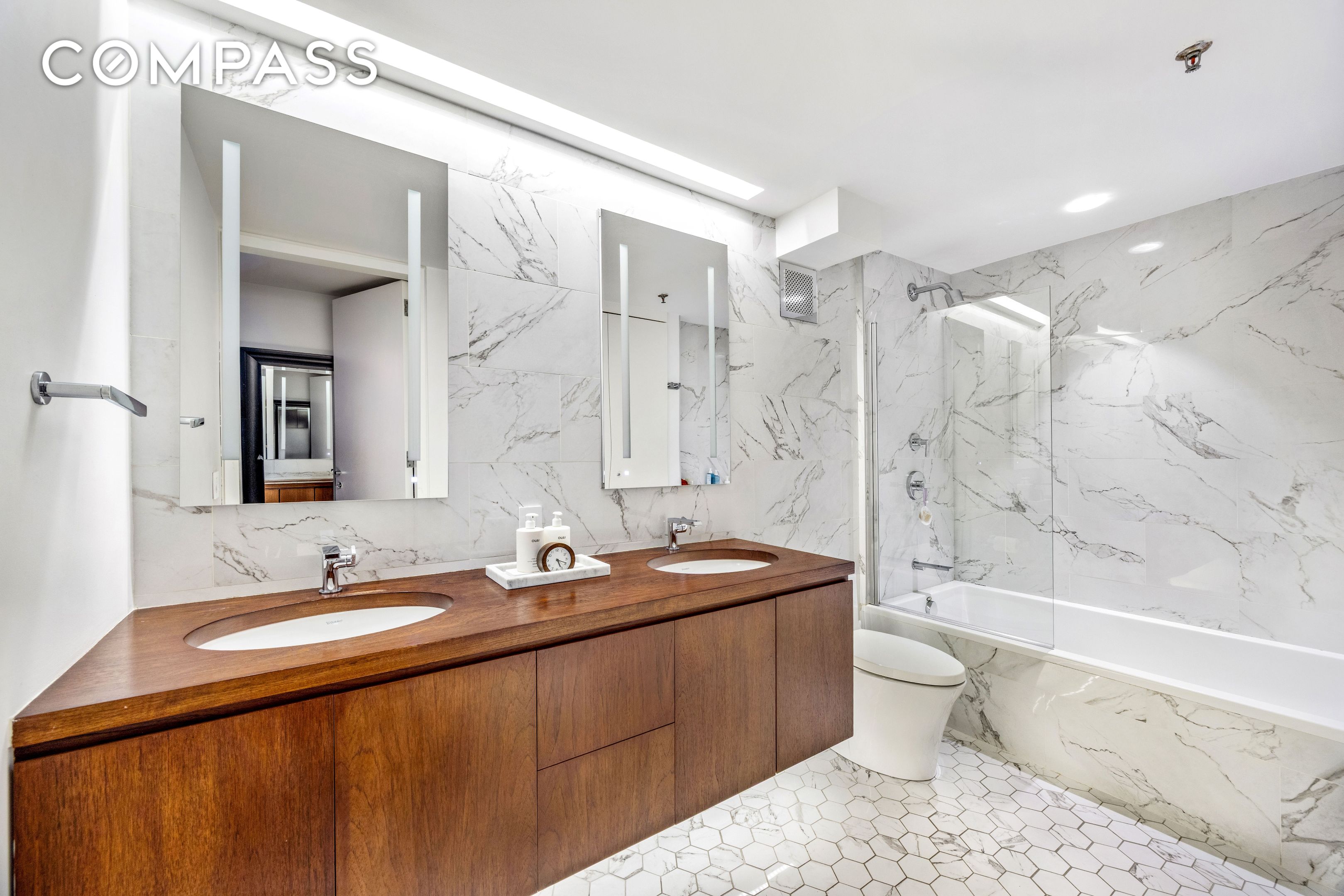 #8 photo, 356 Broadway, TriBeCa , NY 10013