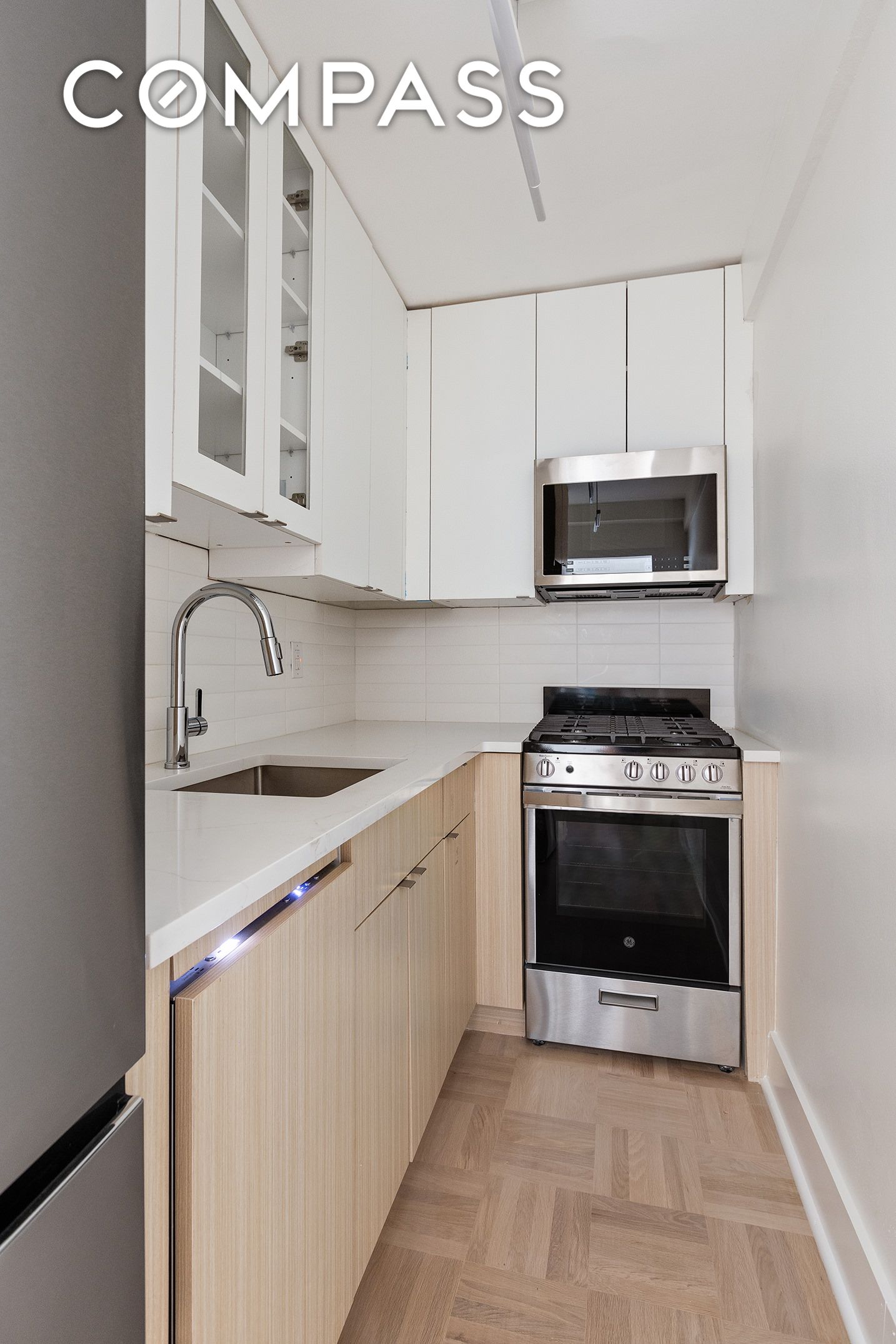 #10 photo, 335 E 51st Street, Midtown East , NY 10022