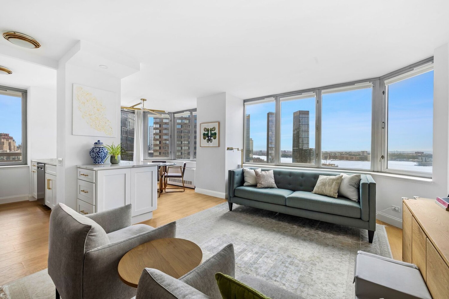 #1 photo, 500 W 43RD Street, マンハッタン Hells Kitchen , NY 10036