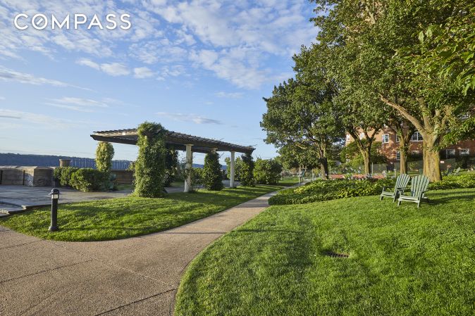 #9 photo, 160 Cabrini Boulevard, マンハッタン Hudson Heights , NY 10033