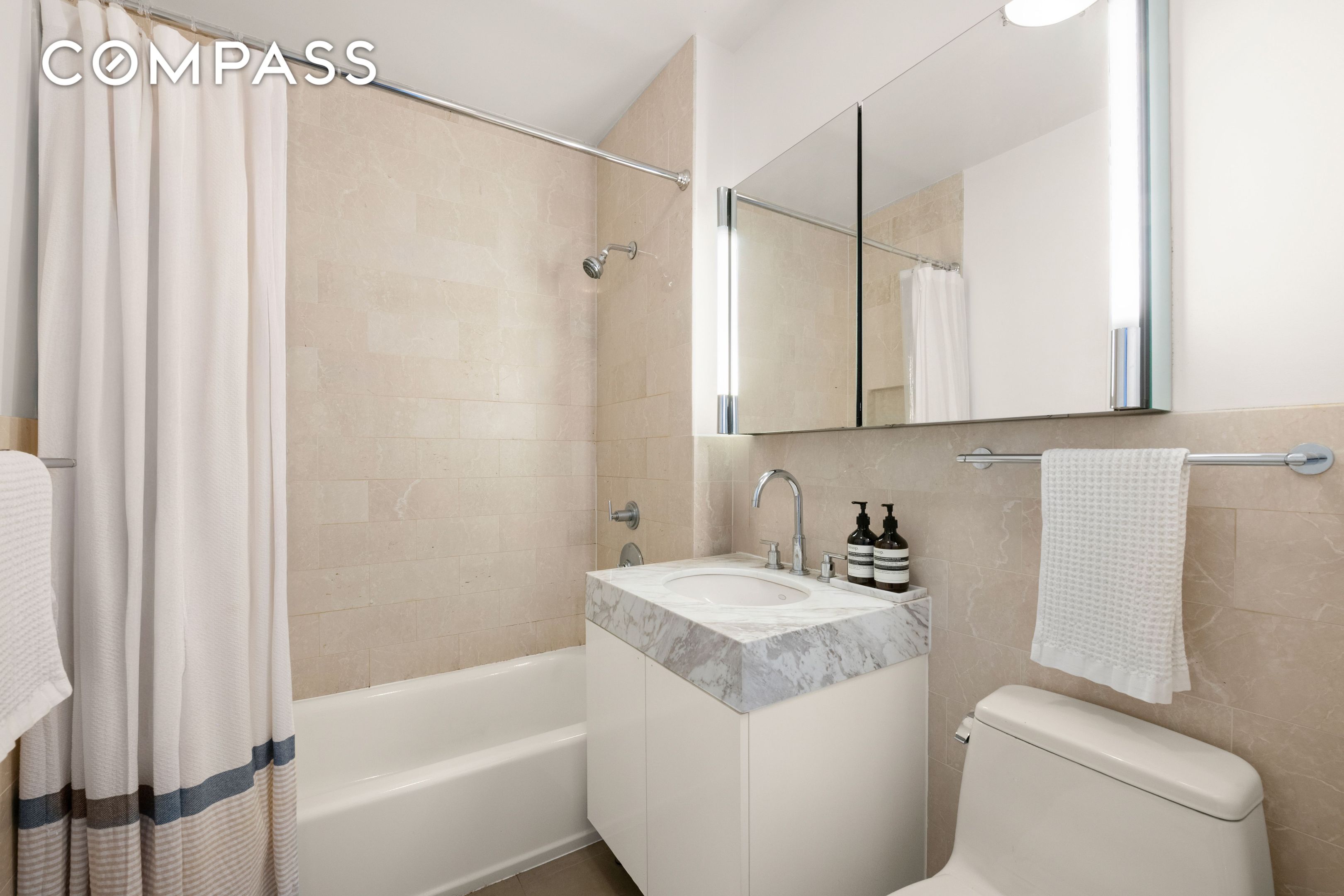 #5 photo, 300 E 64th Street, マンハッタン Lenox Hill , NY 10065