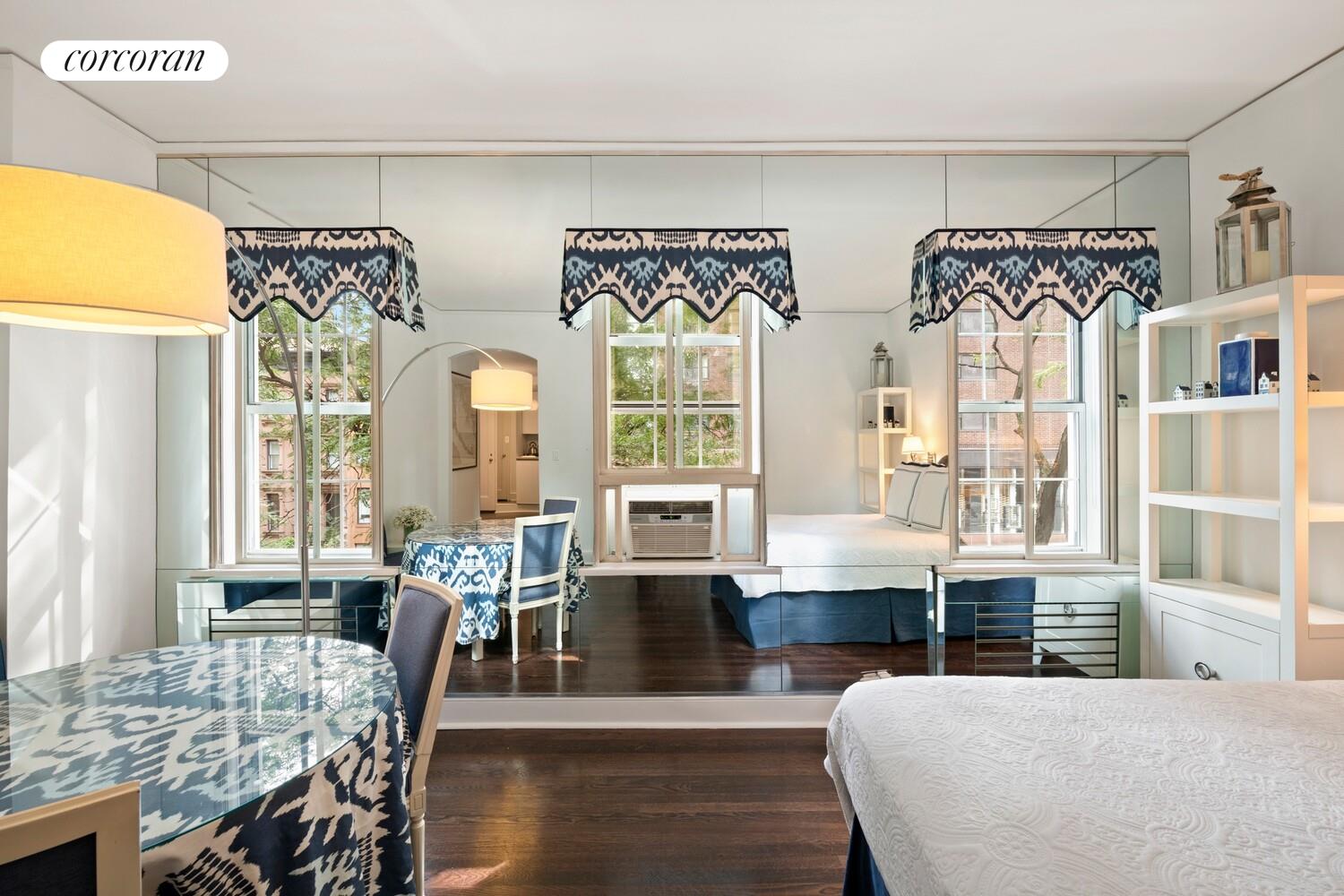 #1 photo, 203 E 72ND Street, マンハッタン Lenox Hill , NY 10021