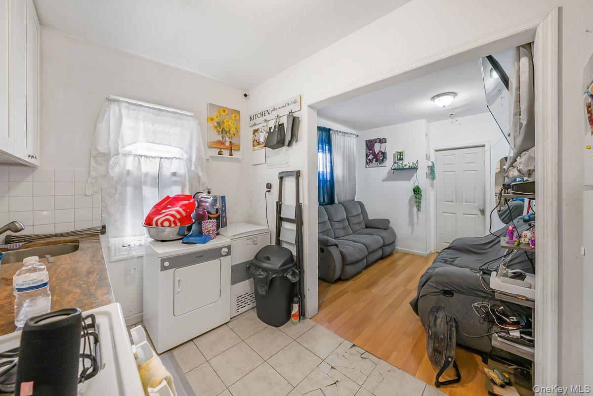 #12 photo, 3214 108th Street, クイーンズ区 East Elmhurst , NY 11369