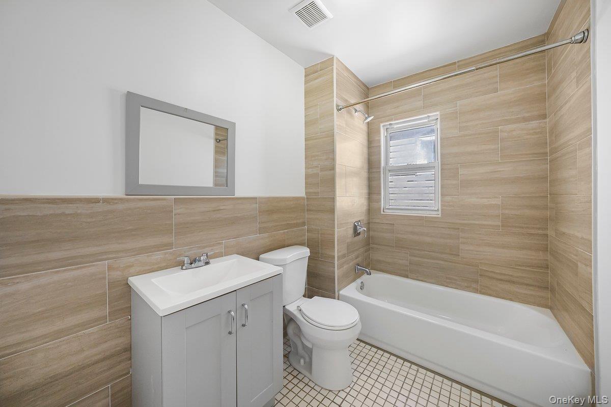 #3 photo, 3214 108th Street, クイーンズ区 East Elmhurst , NY 11369