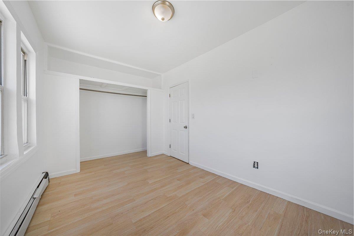 #8 photo, 3214 108th Street, クイーンズ区 East Elmhurst , NY 11369