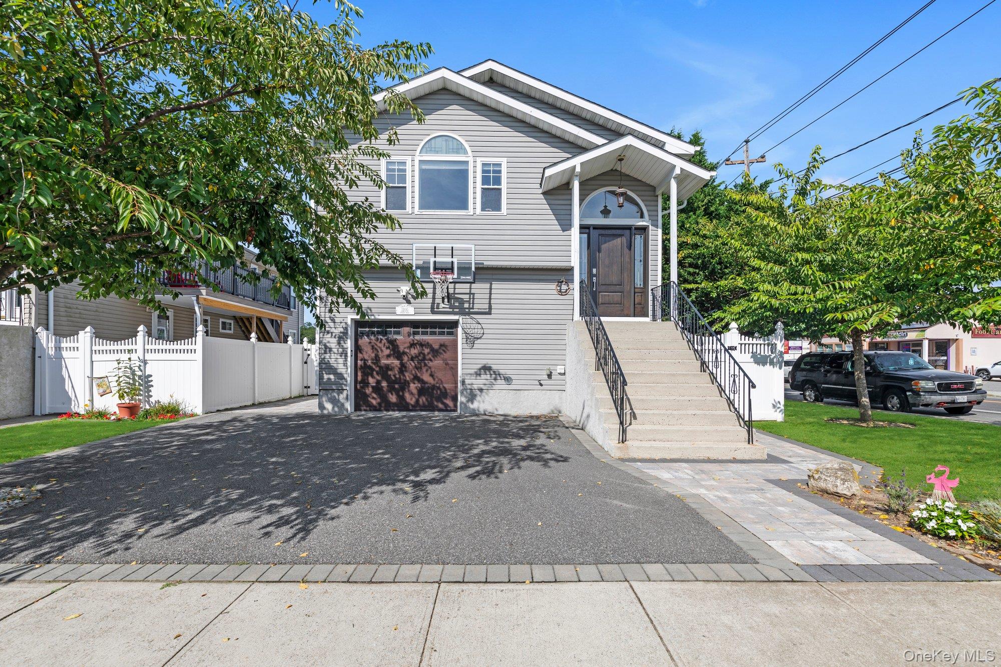 #1 photo, 1200 Roger Road, नासाउ काउंटी North Bellmore , NY 11710