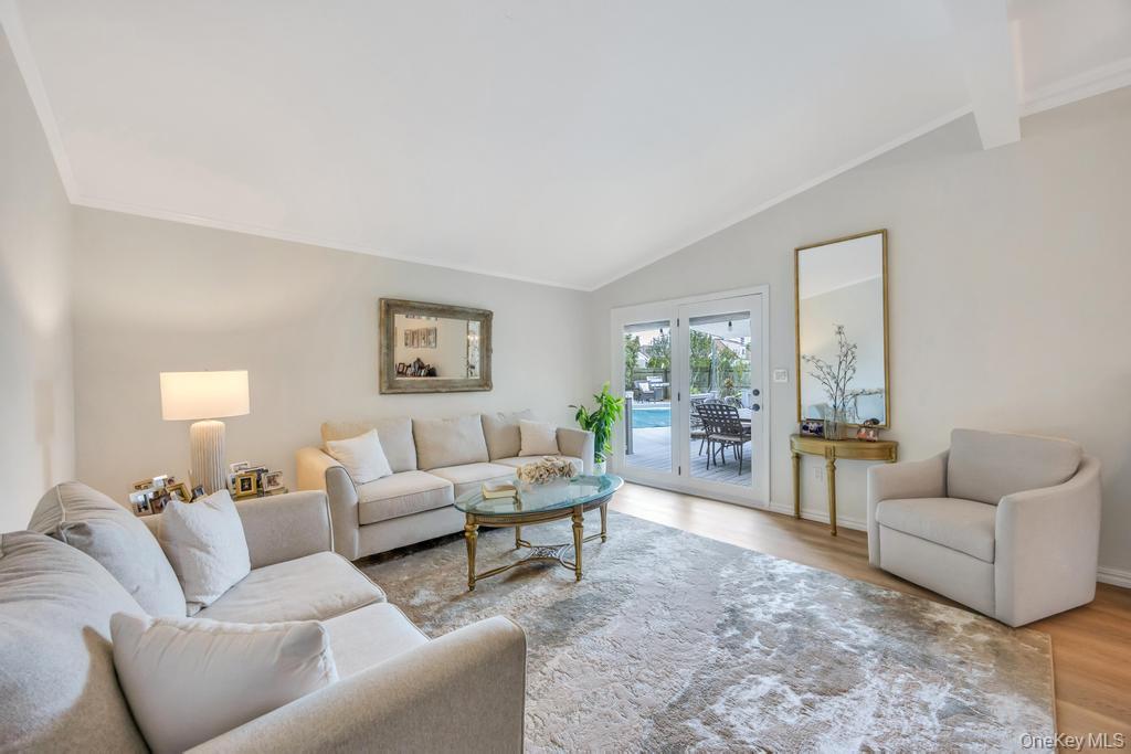 #11 photo, 243 Elm Drive, 长岛 Levittown , NY 11756