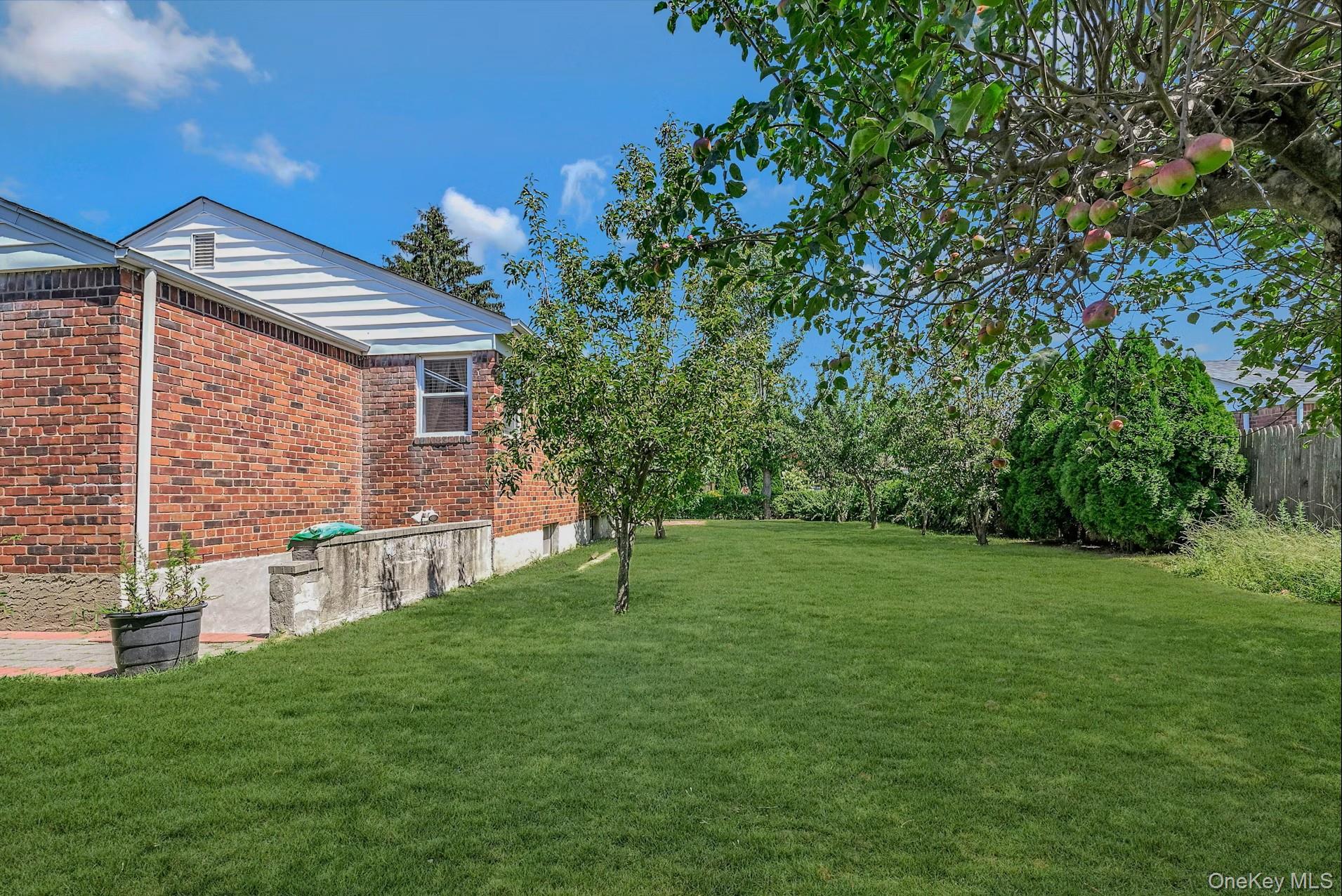 #11 photo, 1270 Pulaski Road, サフォーク郡 East Northport , NY 11731