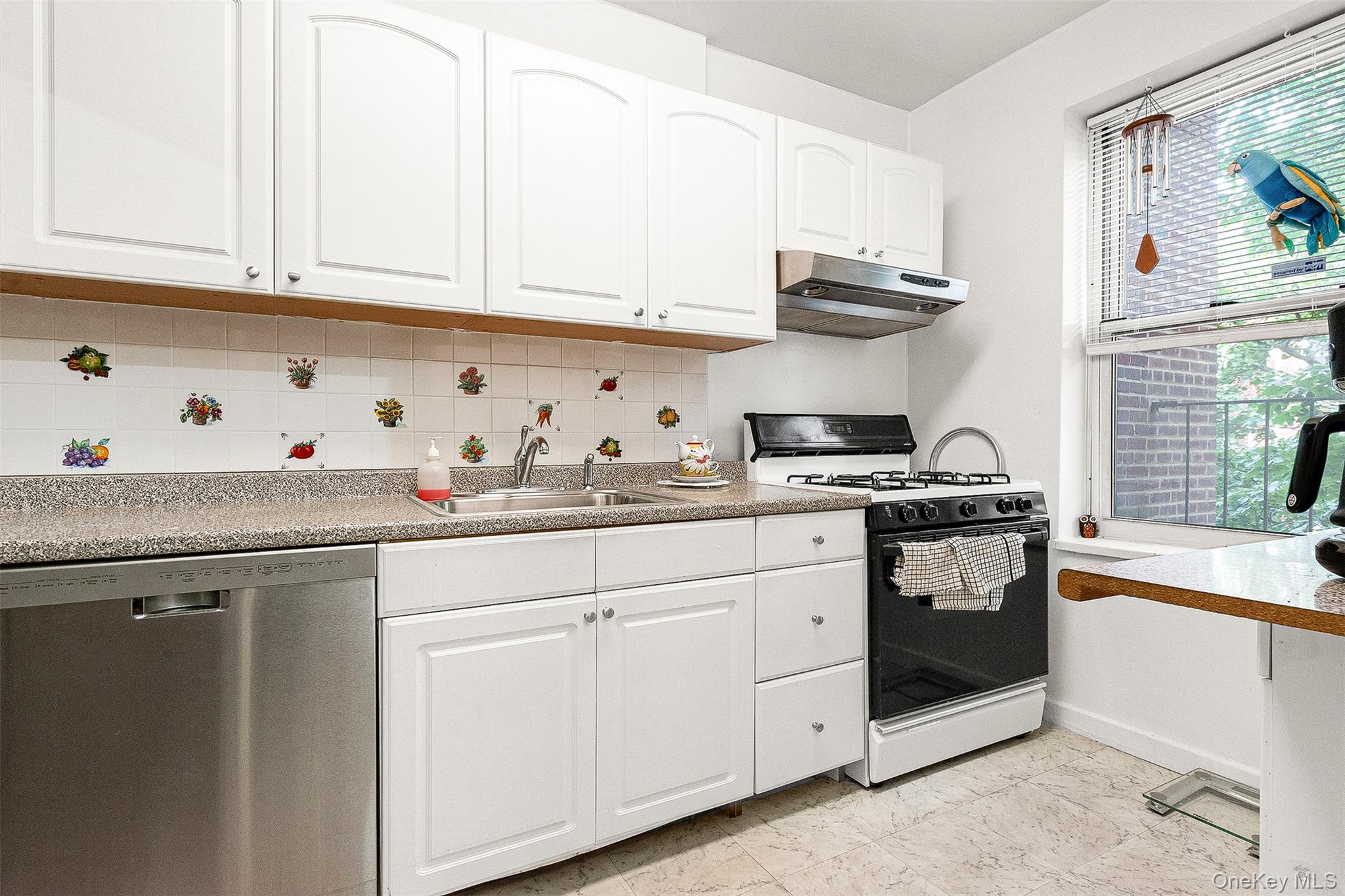 #13 photo, 67-66 108th Street, クイーンズ区 Forest Hills , NY 11375