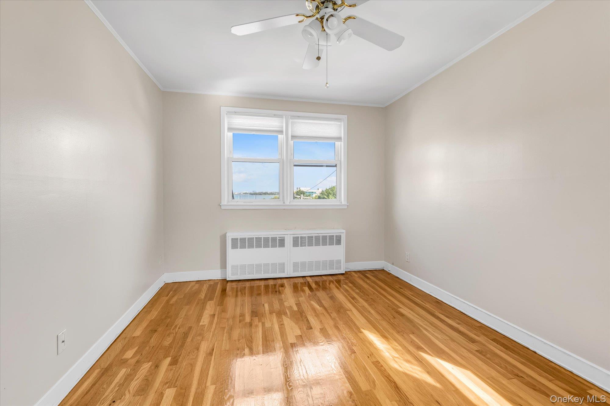 #10 photo, 125-21 5 Ave, クイーンズ区 College Point , NY 11356