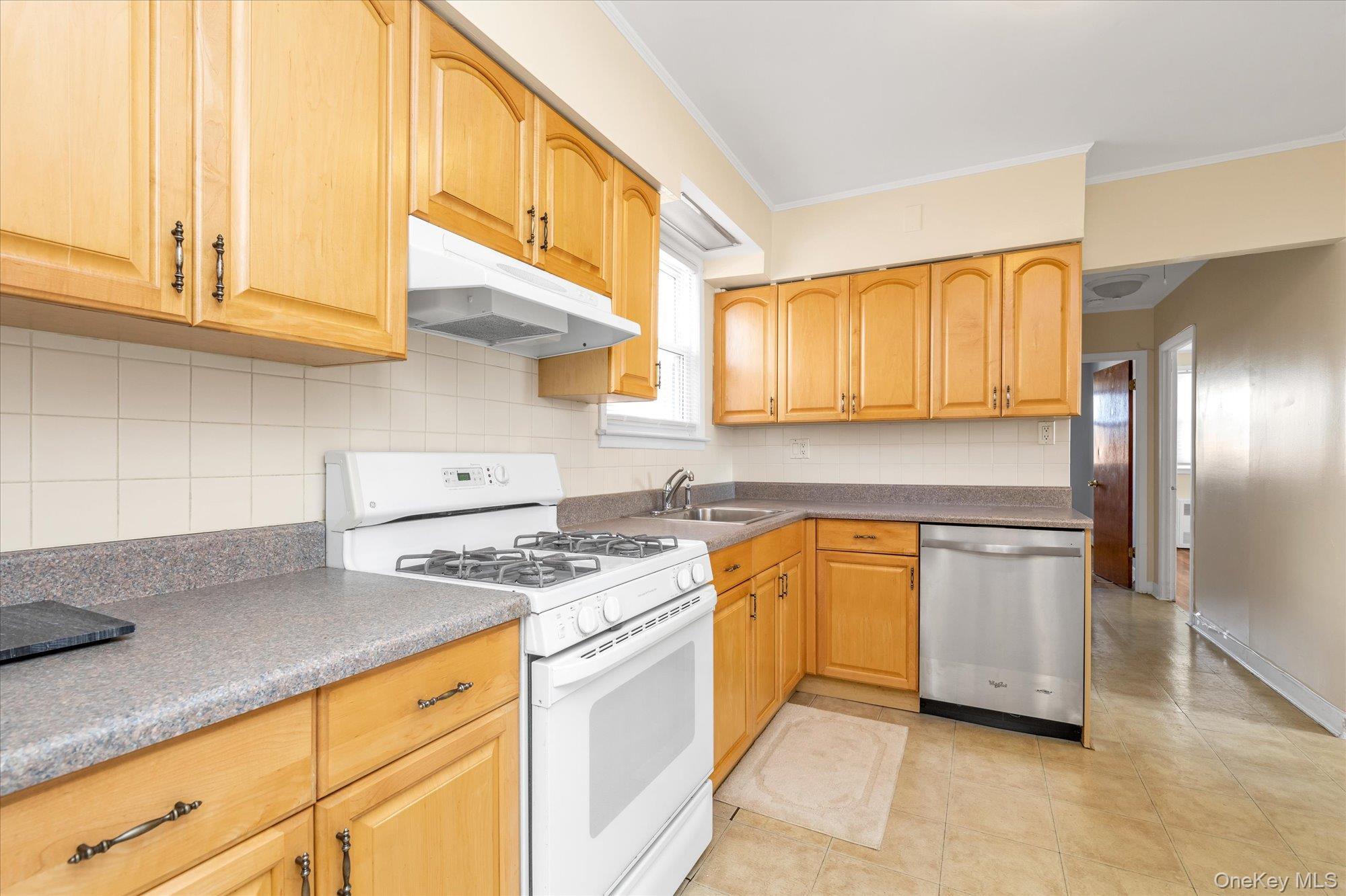 #4 photo, 125-21 5 Ave, クイーンズ区 College Point , NY 11356