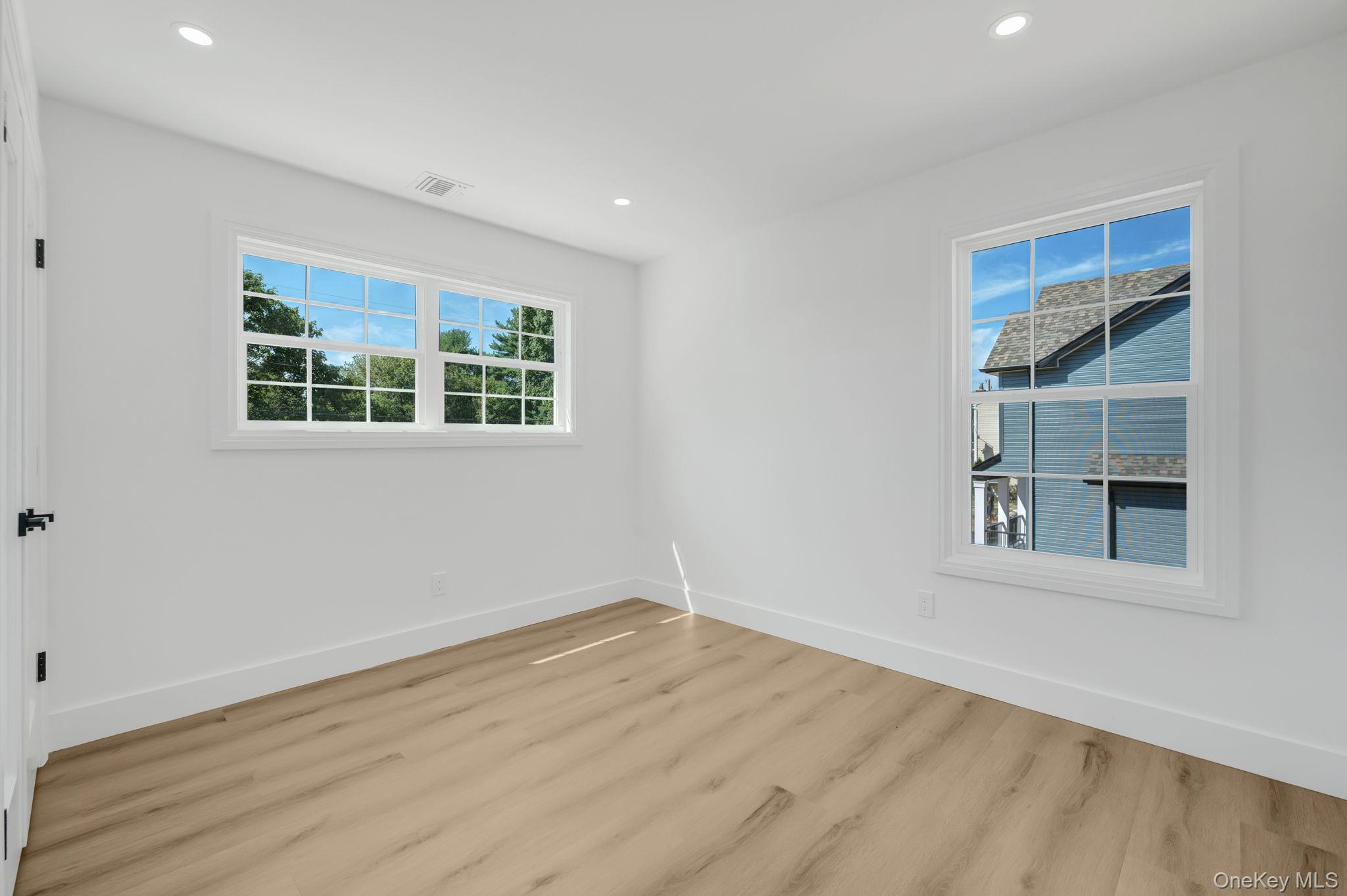 #13 photo, 39 Lakeview Drive, サフォーク郡 Middle Island , NY 11953