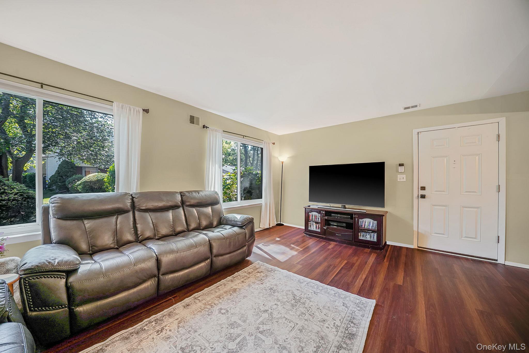 #11 photo, 204 Springmeadow Drive, サフォーク郡 Holbrook , NY 11741