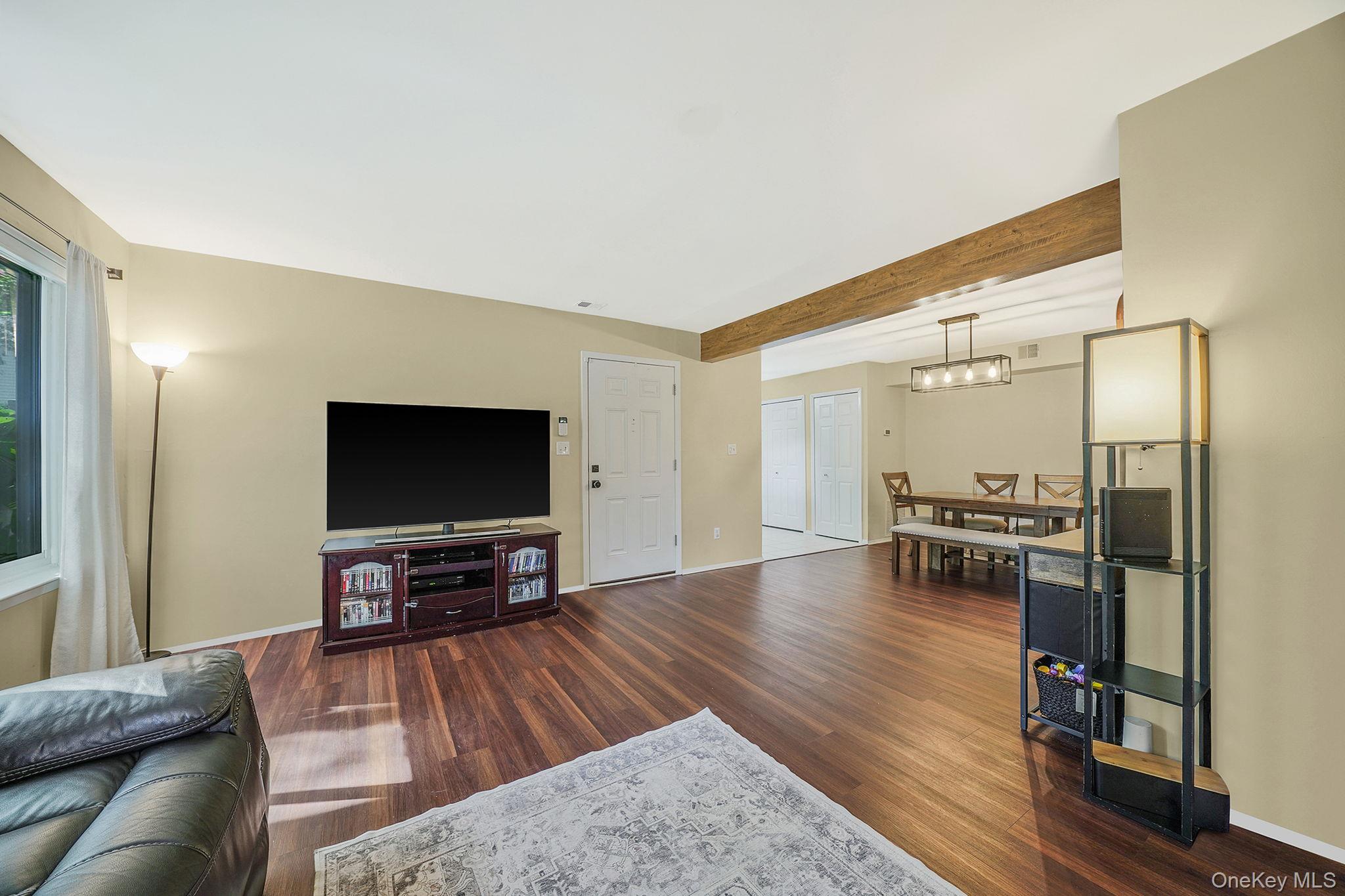 #12 photo, 204 Springmeadow Drive, サフォーク郡 Holbrook , NY 11741