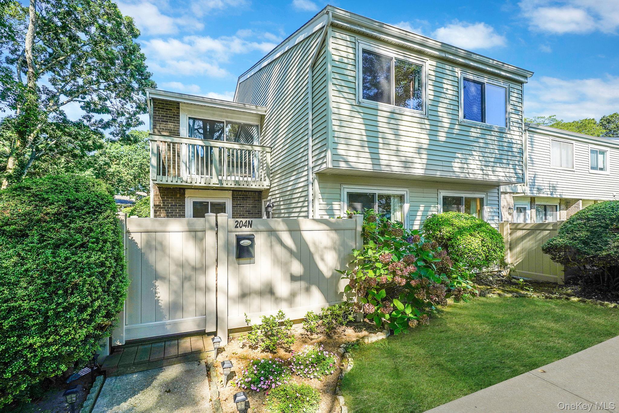 #2 photo, 204 Springmeadow Drive, サフォーク郡 Holbrook , NY 11741