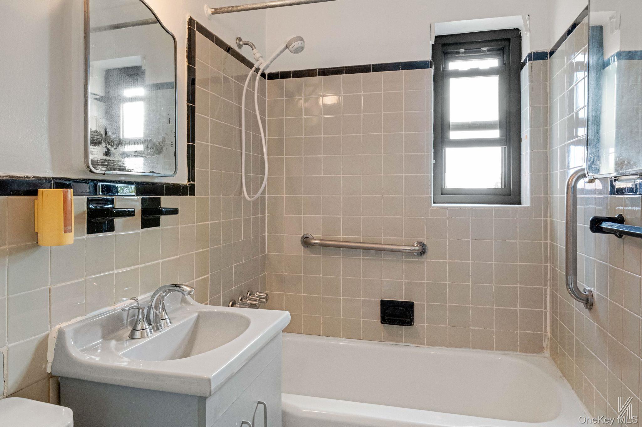 #17 photo, 34-11 93rd Street, クイーンズ区 Jackson Heights , NY 11372