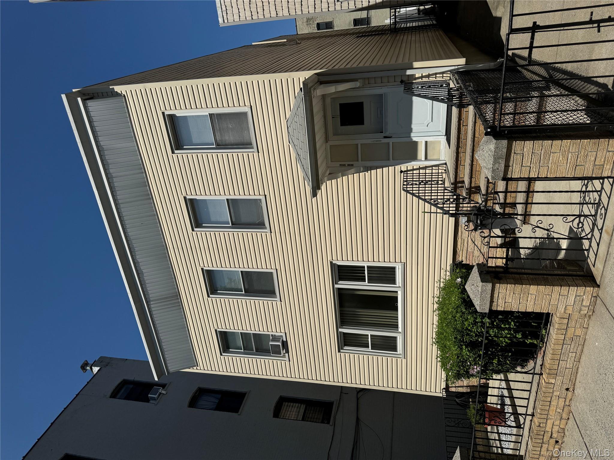 #1 photo, 2590 37th Street, अस्टोरिया Astoria , NY 11103