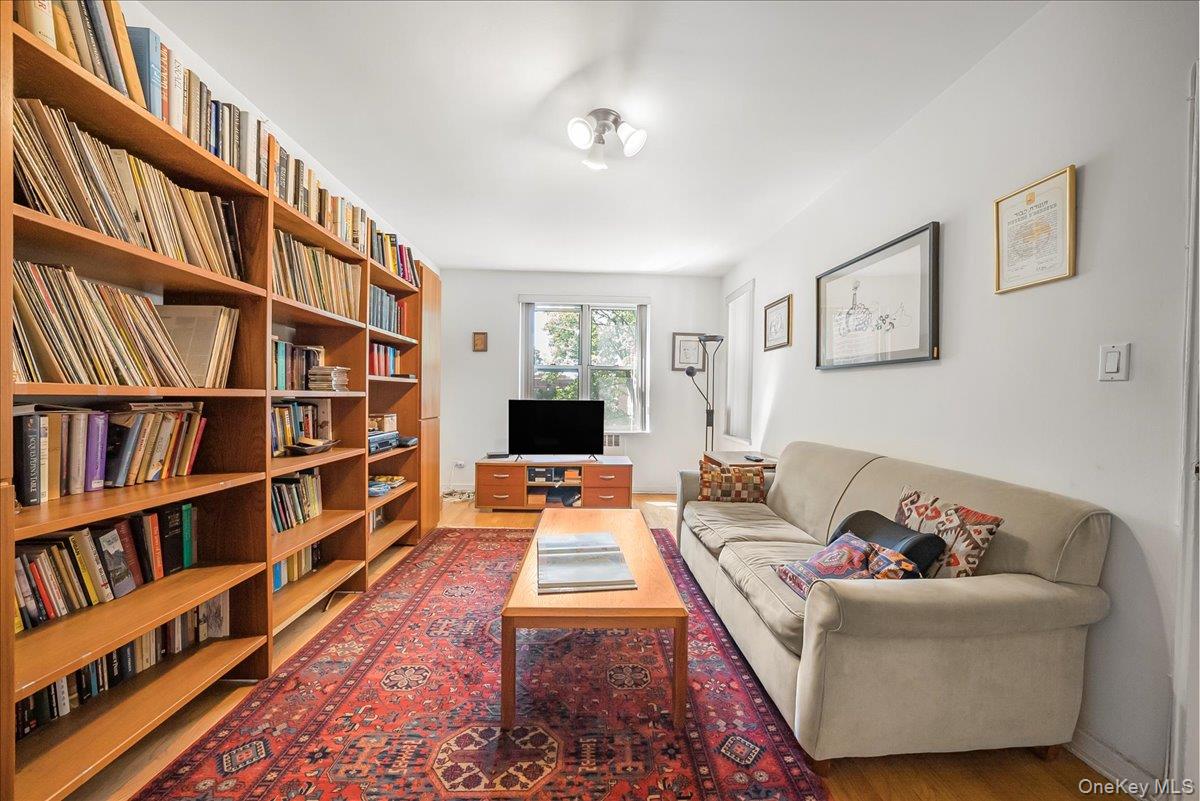 #12 photo, 67-66 108th Street, Forest Hills , NY 11375